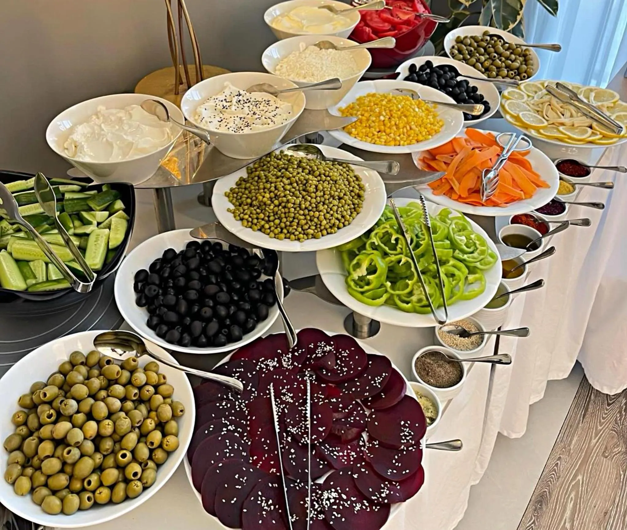 Restaurant/places to eat in Arena Grand Hotel