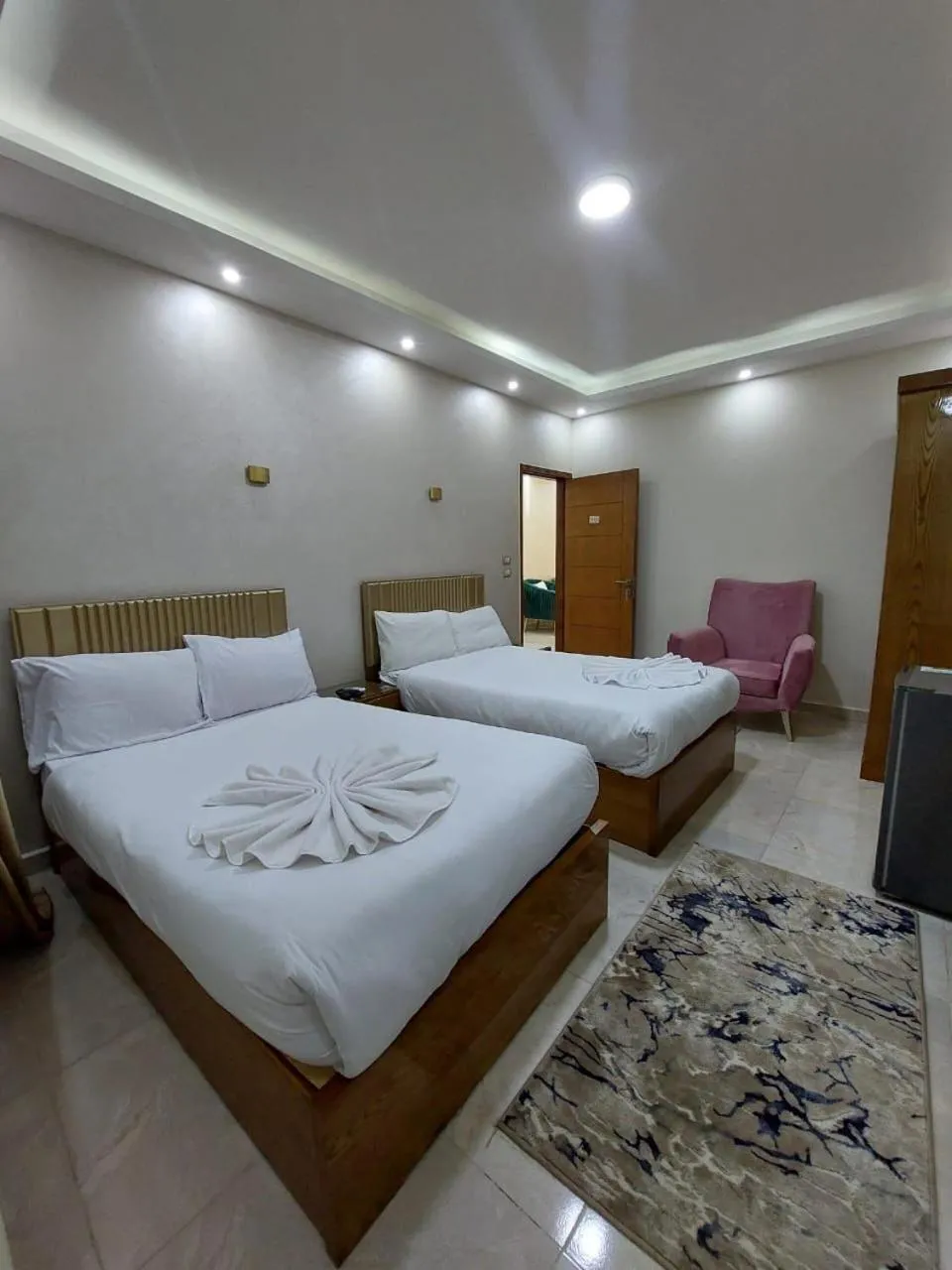 Deluxe Twin Room in Regent Pyramids View