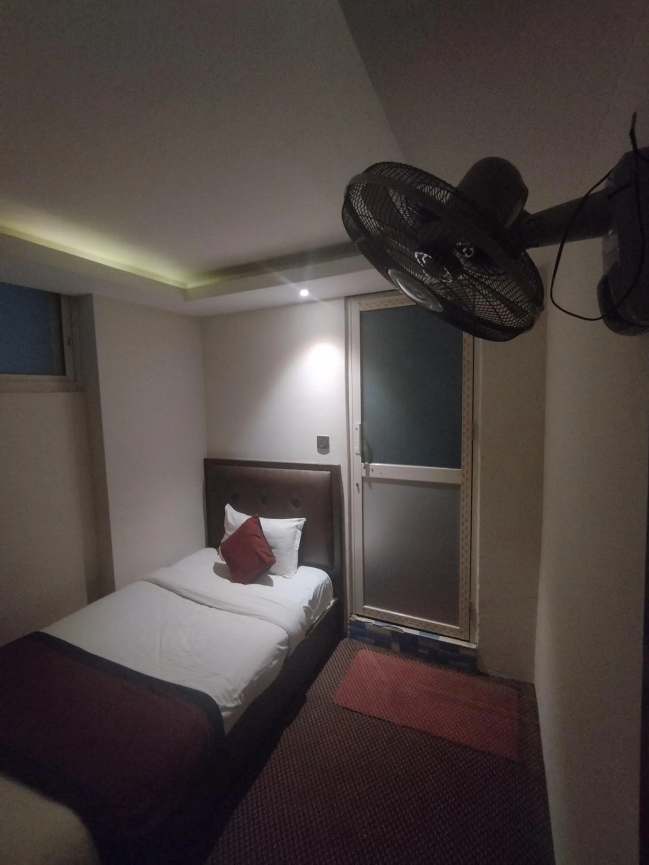 Photo of the whole room, Bed in Hotel de Universal