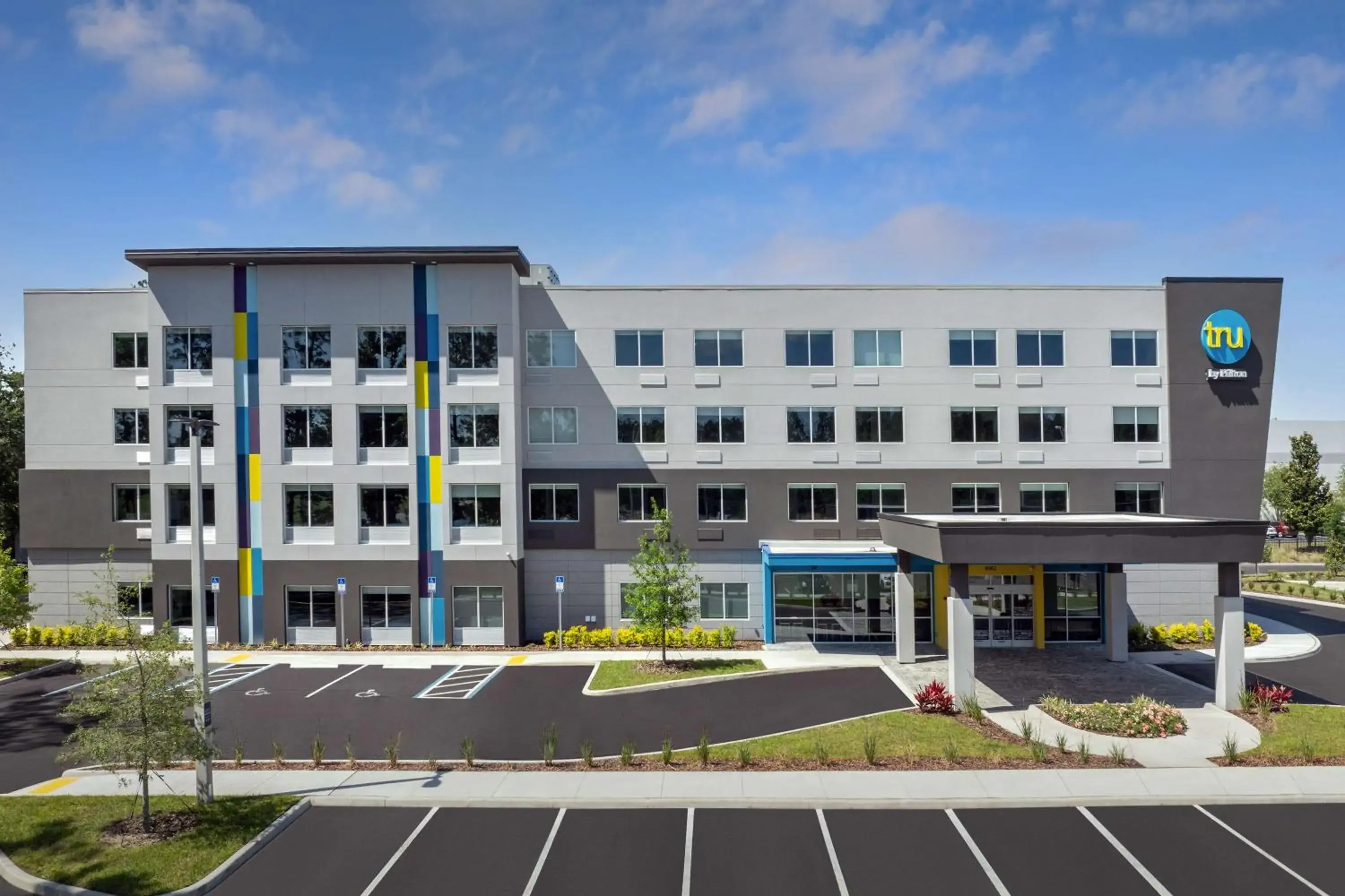 Property building in Tru by Hilton Jacksonville West I 295 Property building in Tru by Hilton Jacksonville West I 295