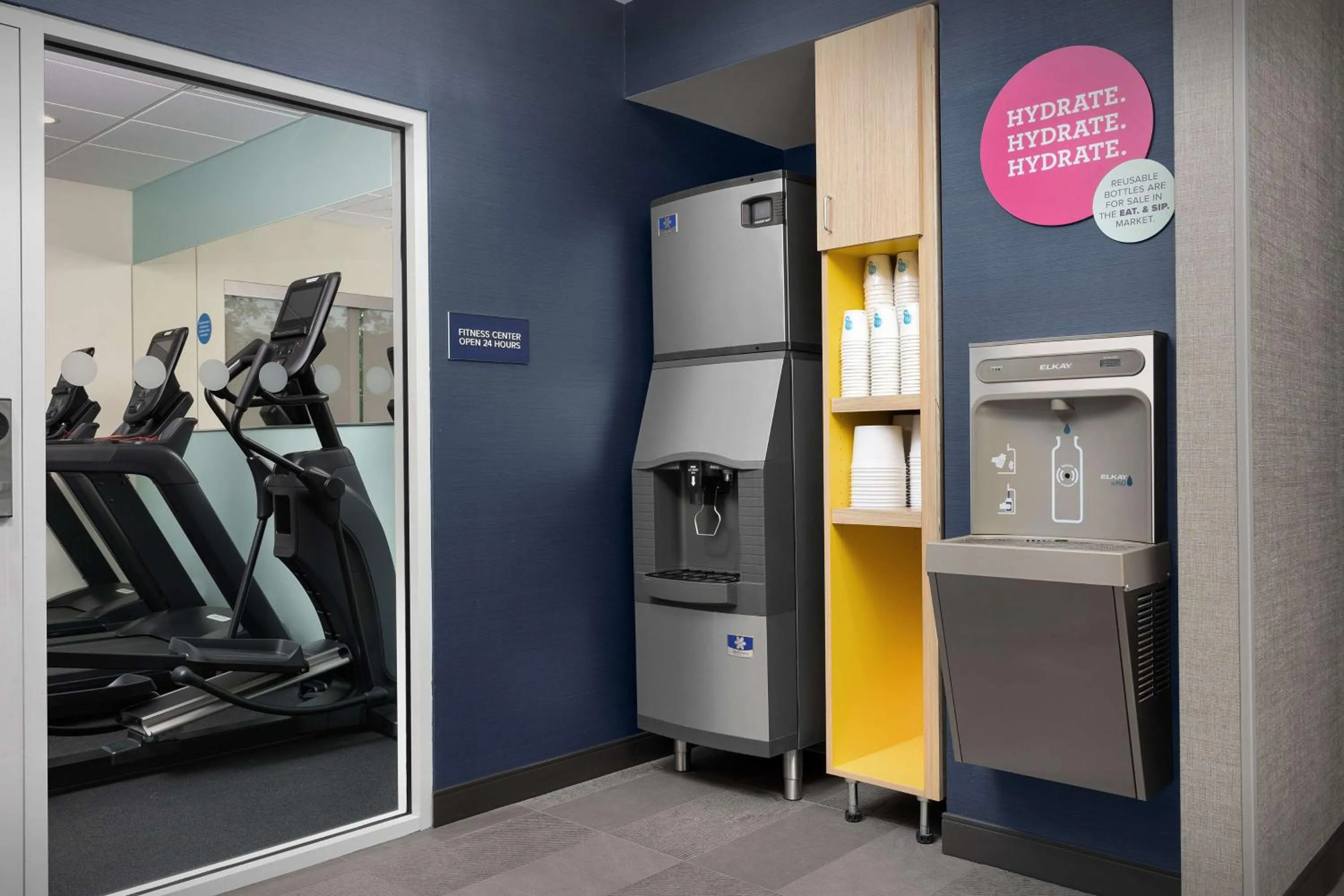 Dining area in Tru by Hilton Jacksonville West I 295