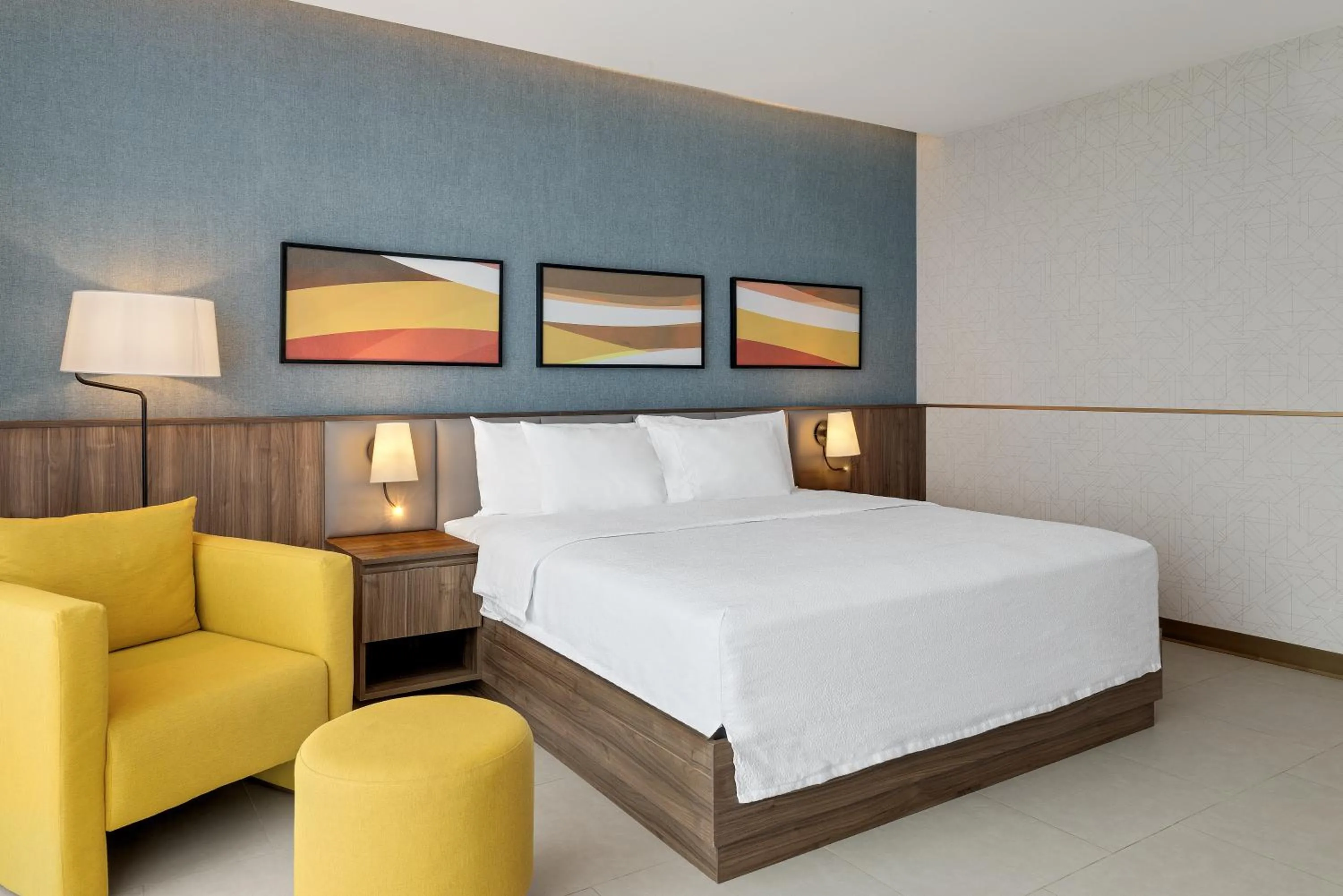 View (from property/room), Bed in Hilton Garden Inn San Jose Airport City Mall