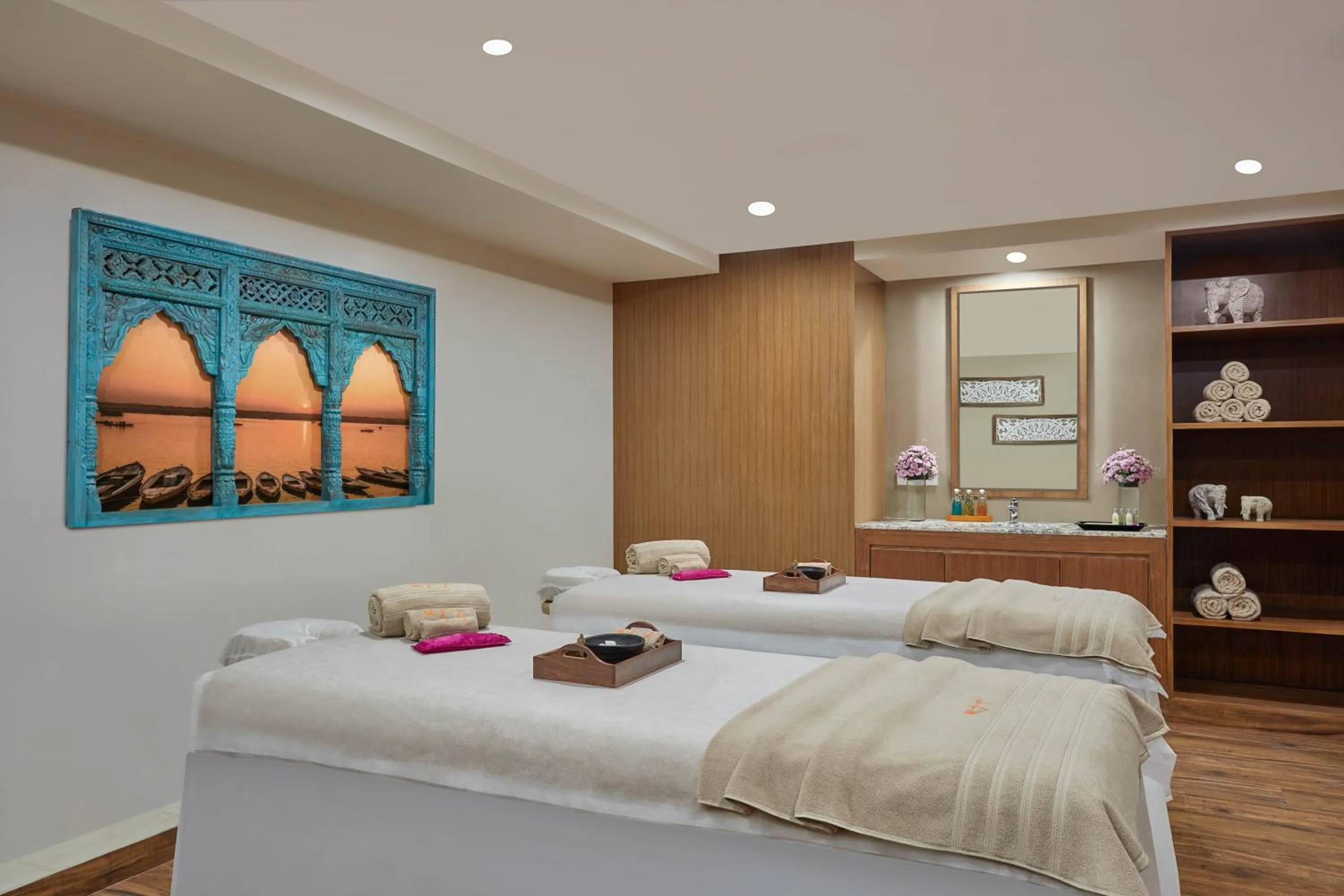 Spa and wellness centre/facilities, Bed in Doubletree By Hilton Varanasi