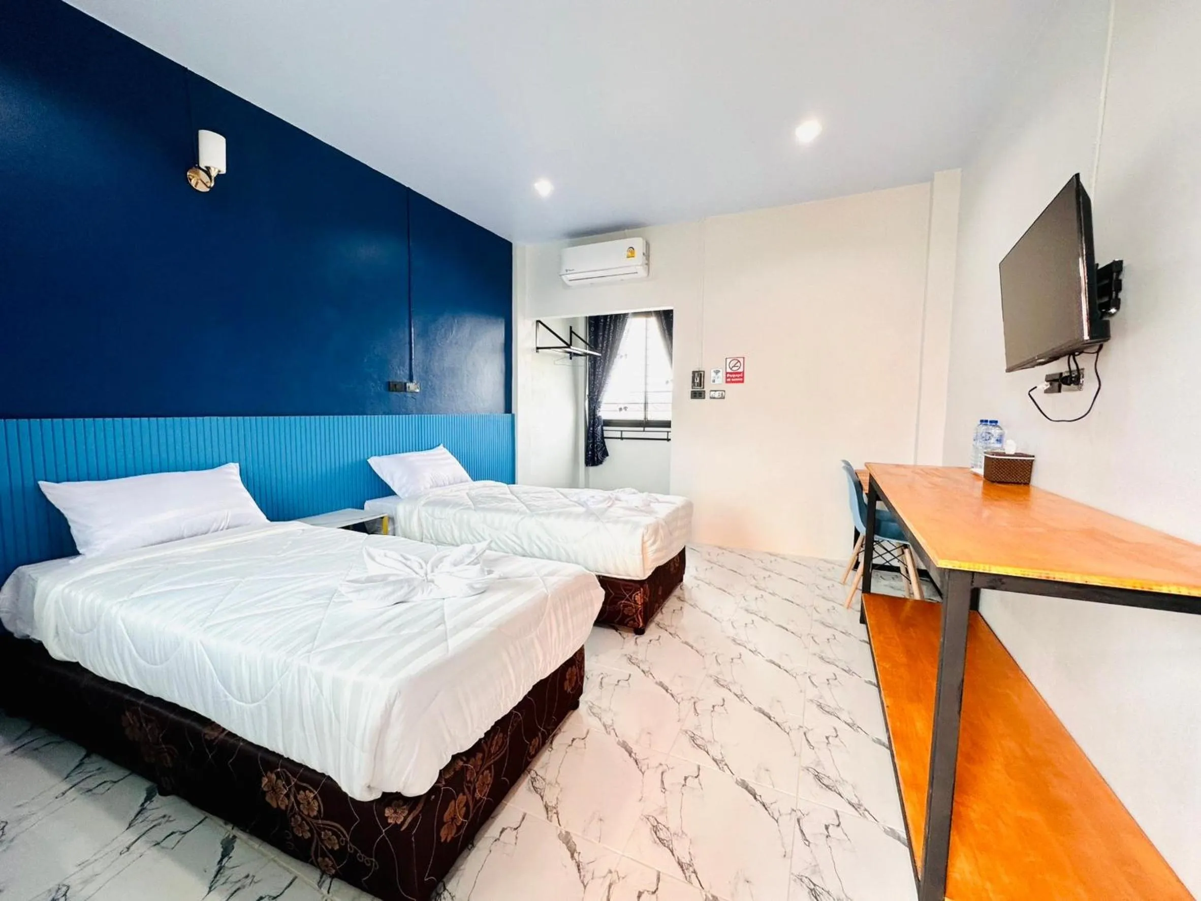 Communal lounge/ TV room, Bed in Art Nara Hotel อาร์ตนรารีสอร์ท