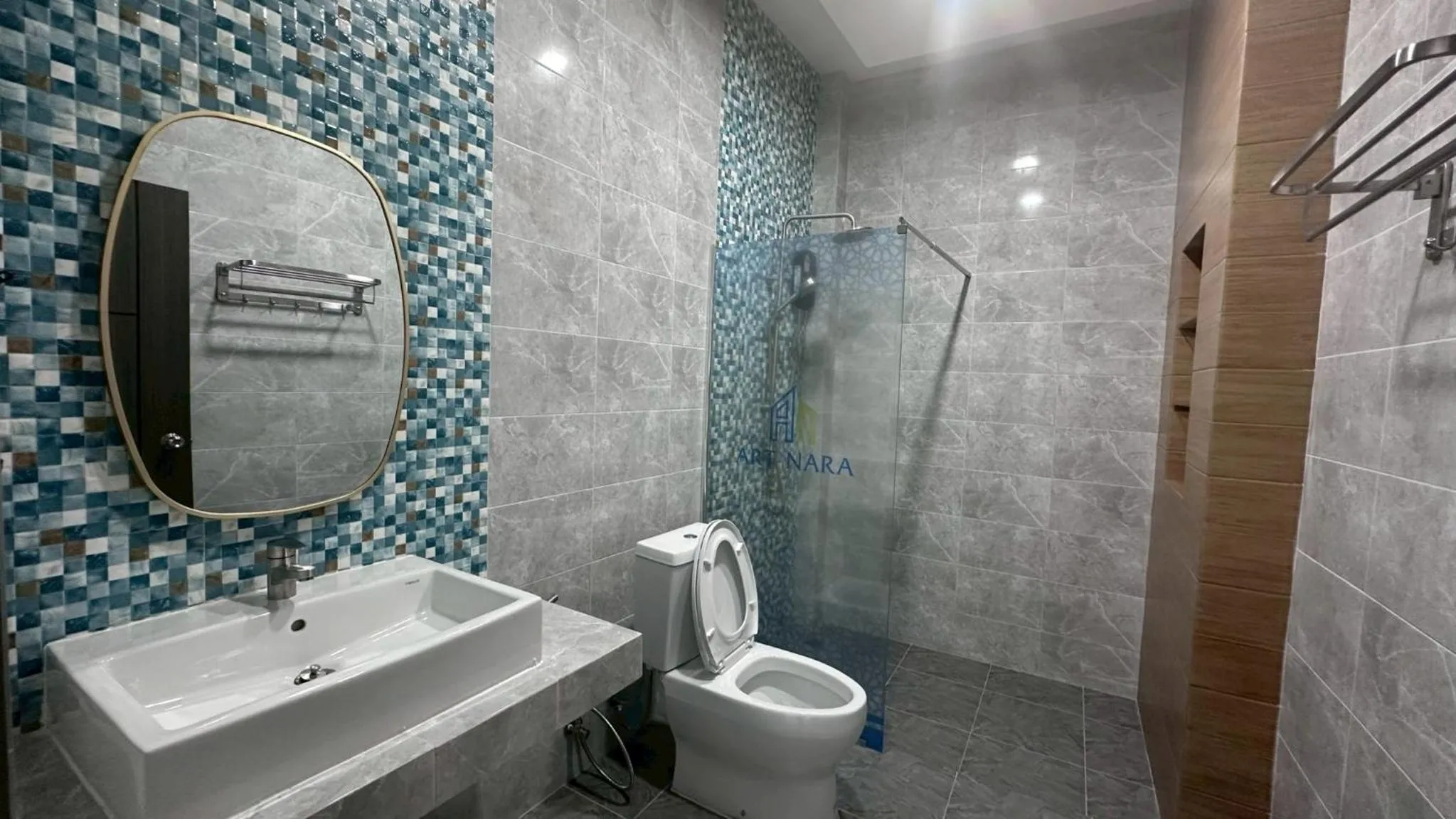 Shower in Art Nara Hotel อาร์ตนรารีสอร์ท