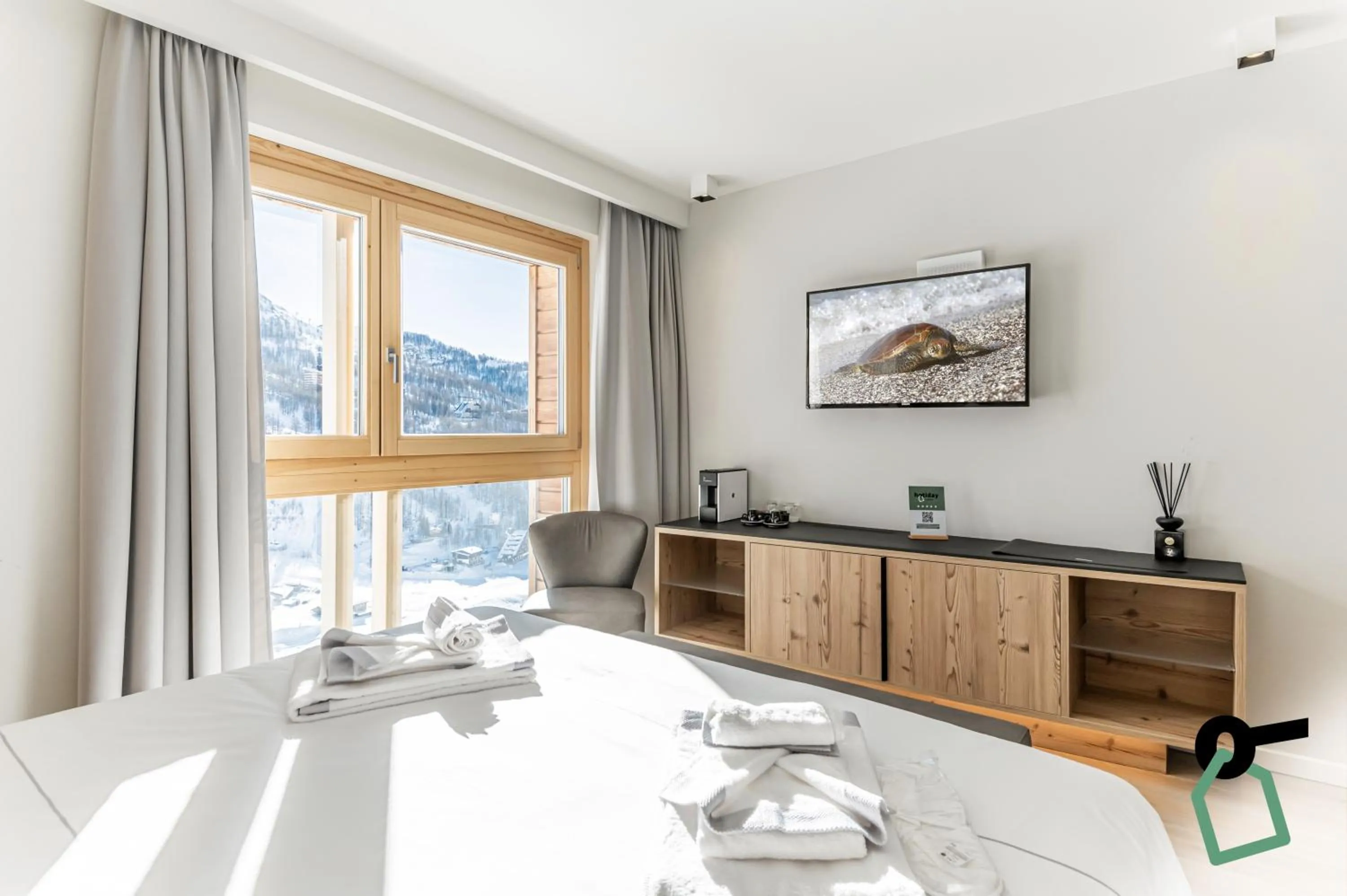 TV and multimedia in HOTIDAY Room Collection - Cervinia