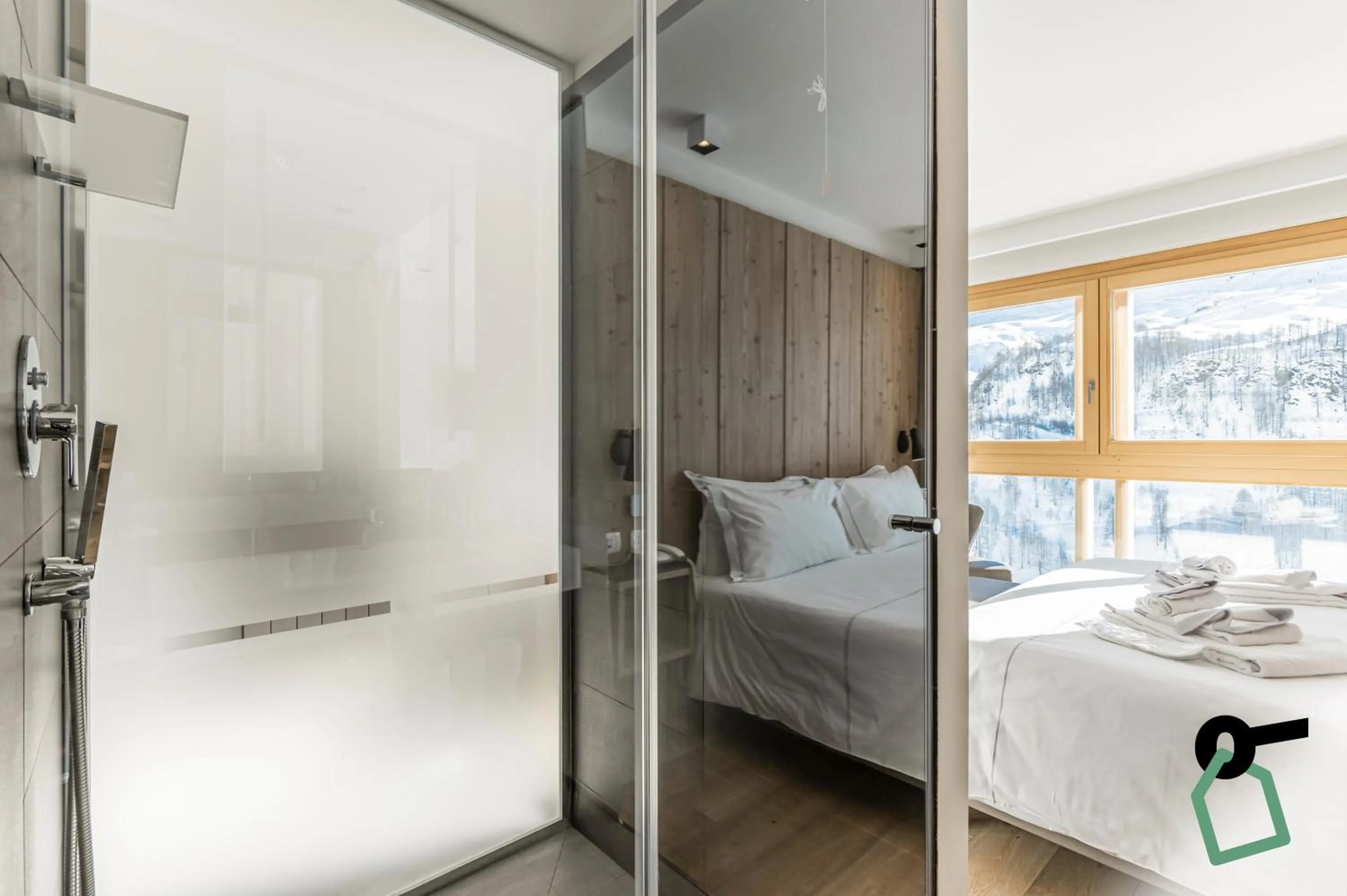 Photo of the whole room, Bed in HOTIDAY Room Collection - Cervinia