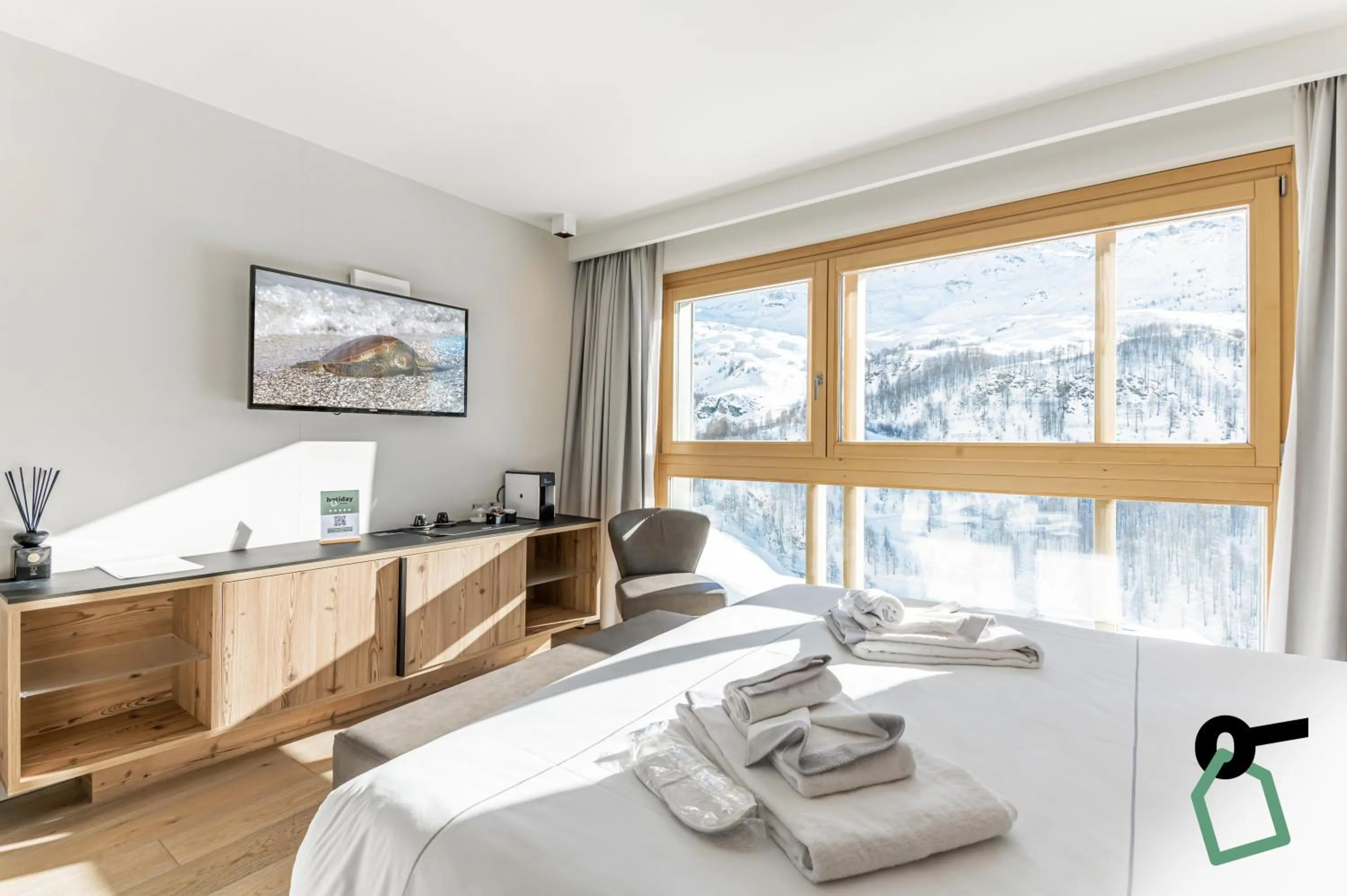 Photo of the whole room, Bed in HOTIDAY Room Collection - Cervinia