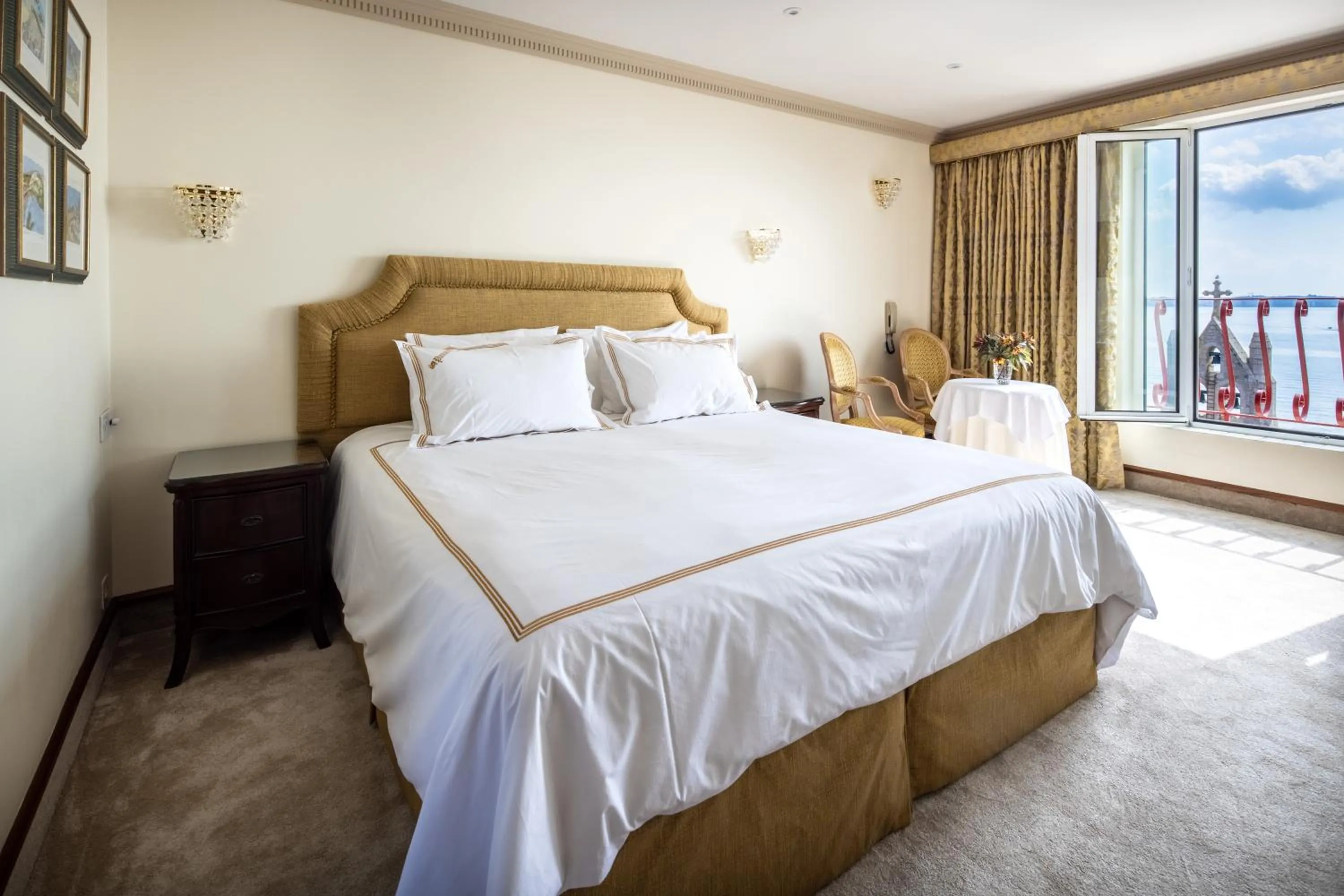 Bedroom, Bed in The Panorama