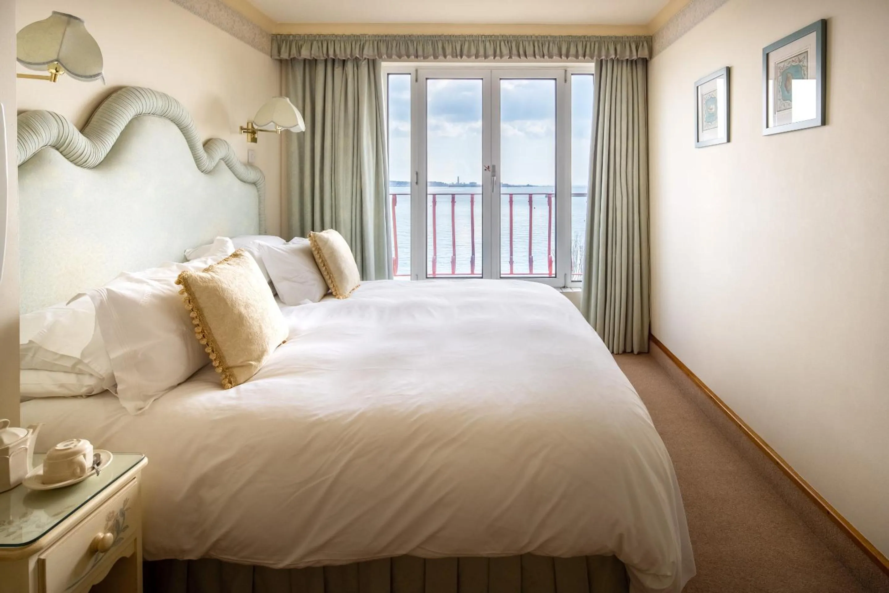 Bedroom, Bed in The Panorama