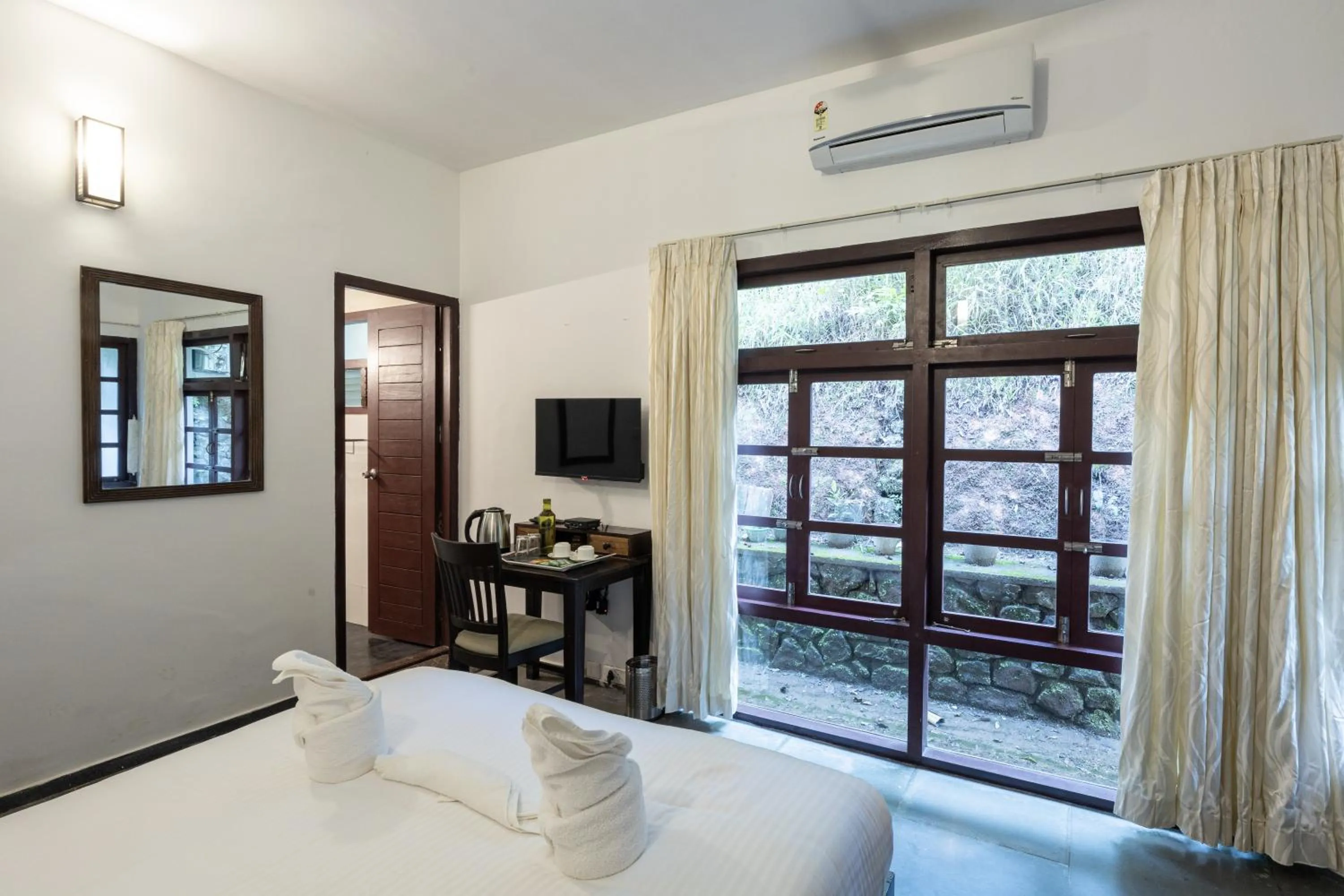 Bedroom, Bed in Avadale Munnar (Stag Groups Not Allowed)