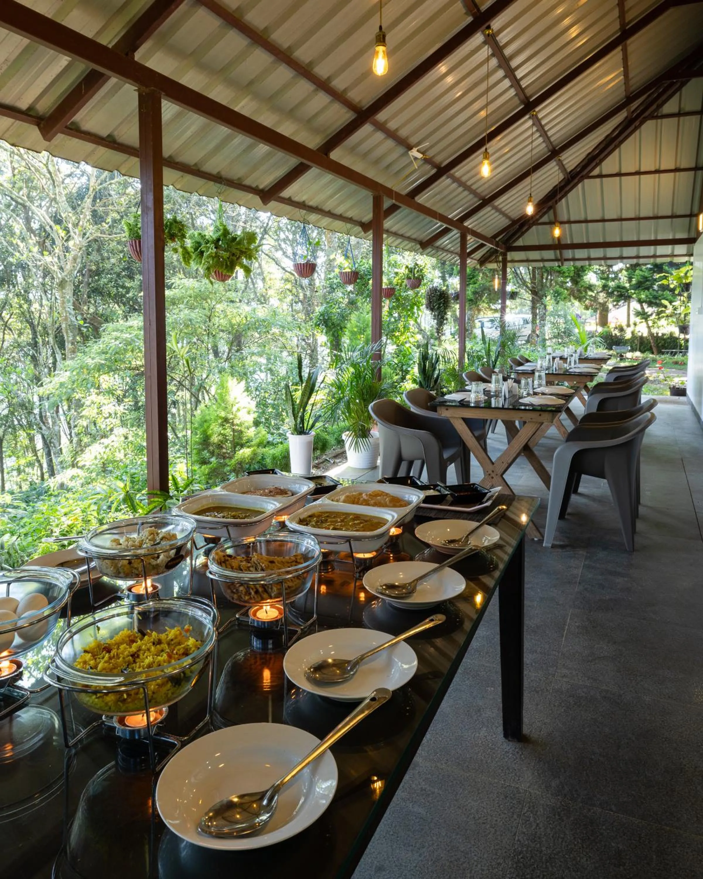 Restaurant/places to eat in Avadale Munnar (Stag Groups Not Allowed)