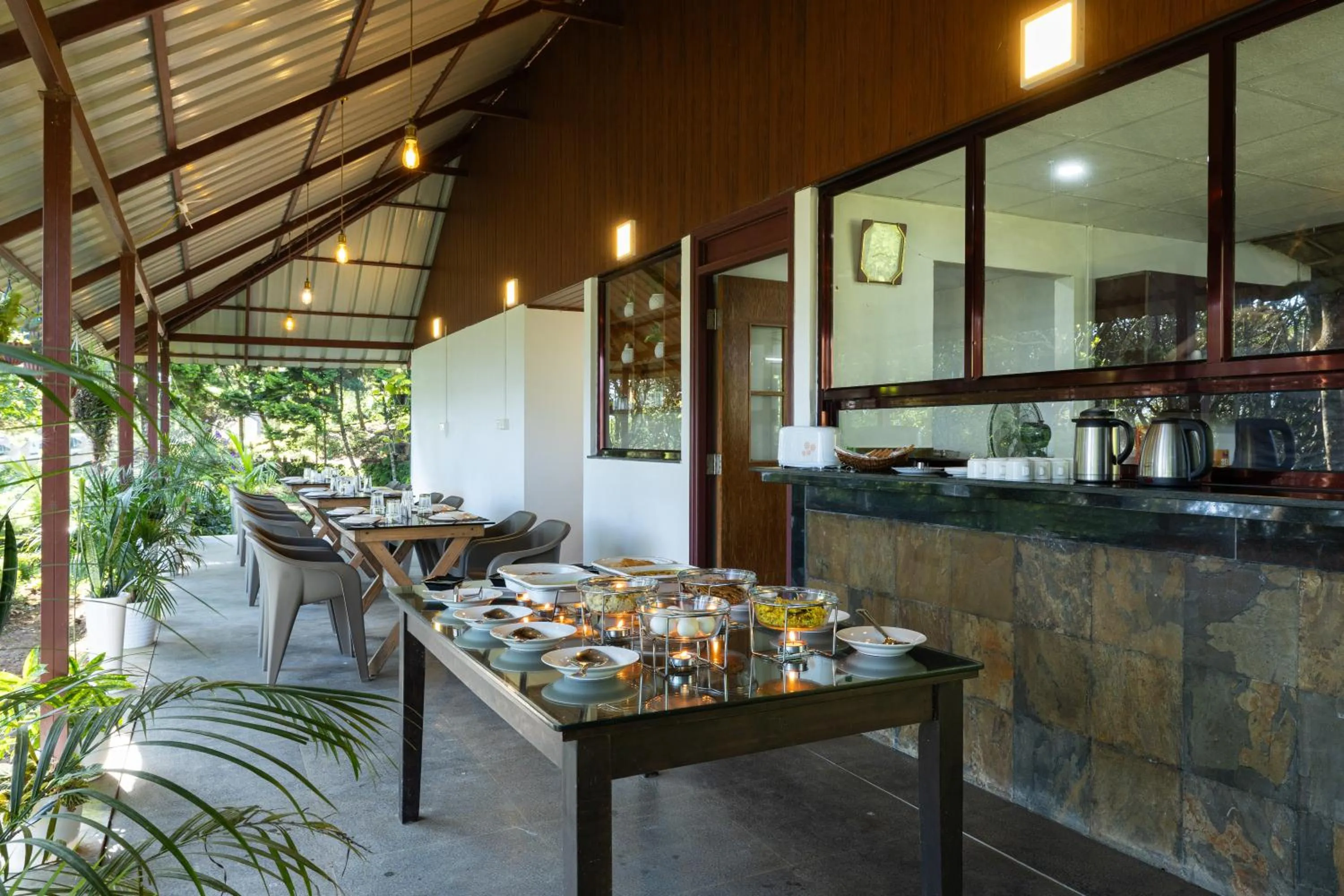 Restaurant/places to eat in Avadale Munnar (Stag Groups Not Allowed)