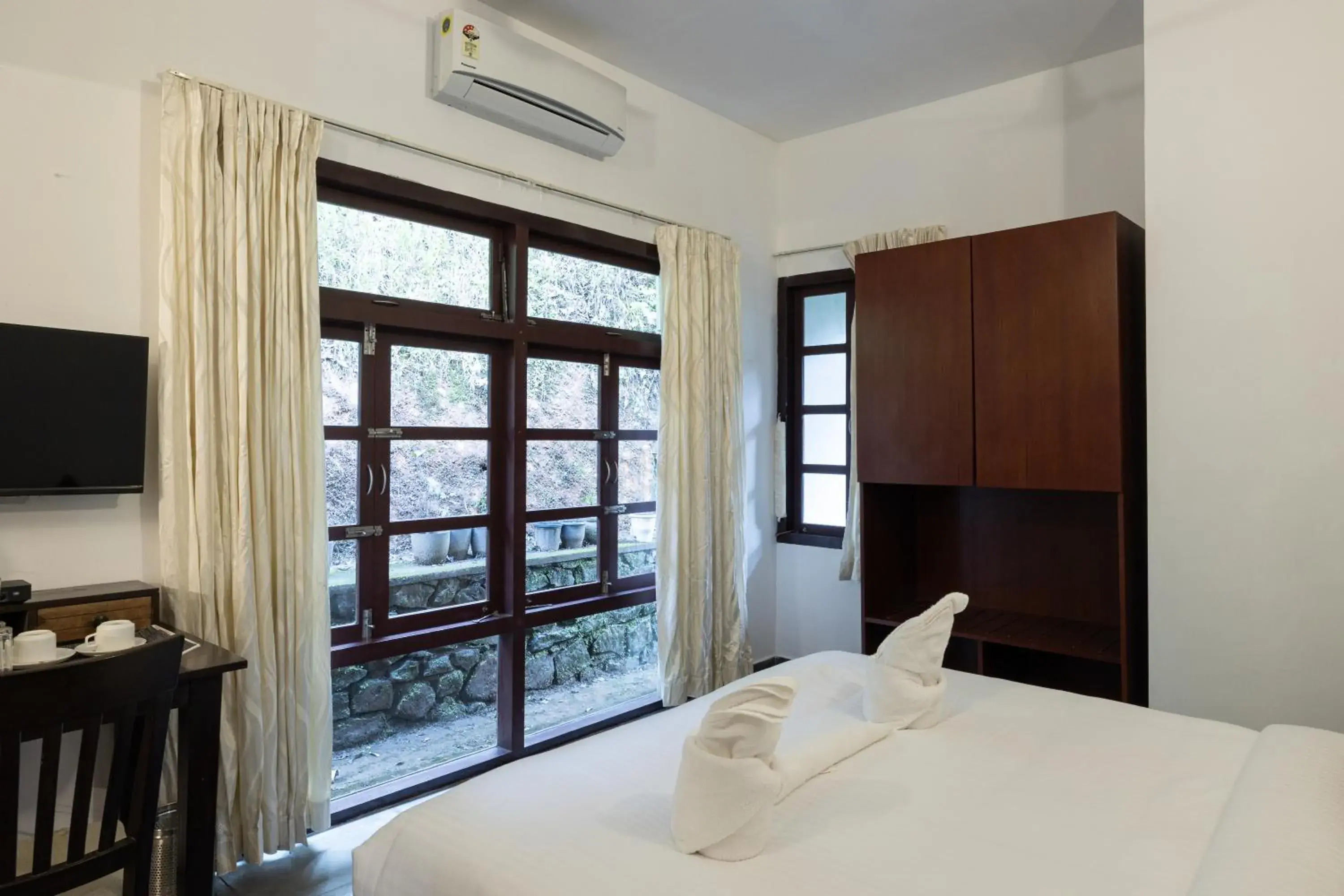 Bedroom, Bed in Avadale Munnar (Stag Groups Not Allowed) Bedroom, Bed in Avadale Munnar (Stag Groups Not Allowed)