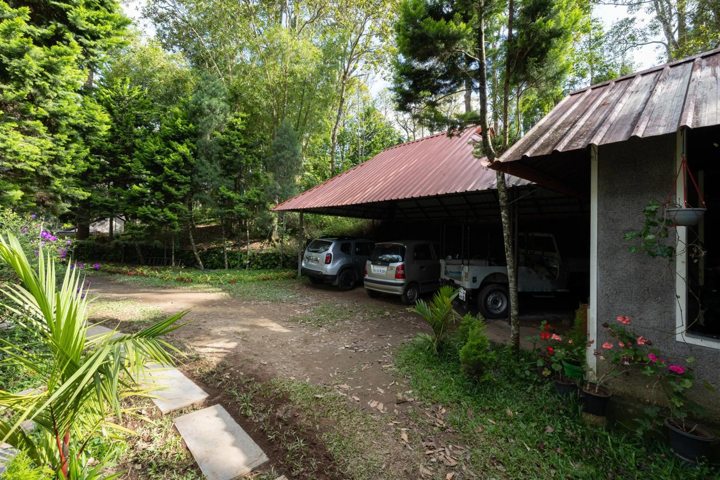Parking in Avadale Munnar (Stag Groups Not Allowed)
