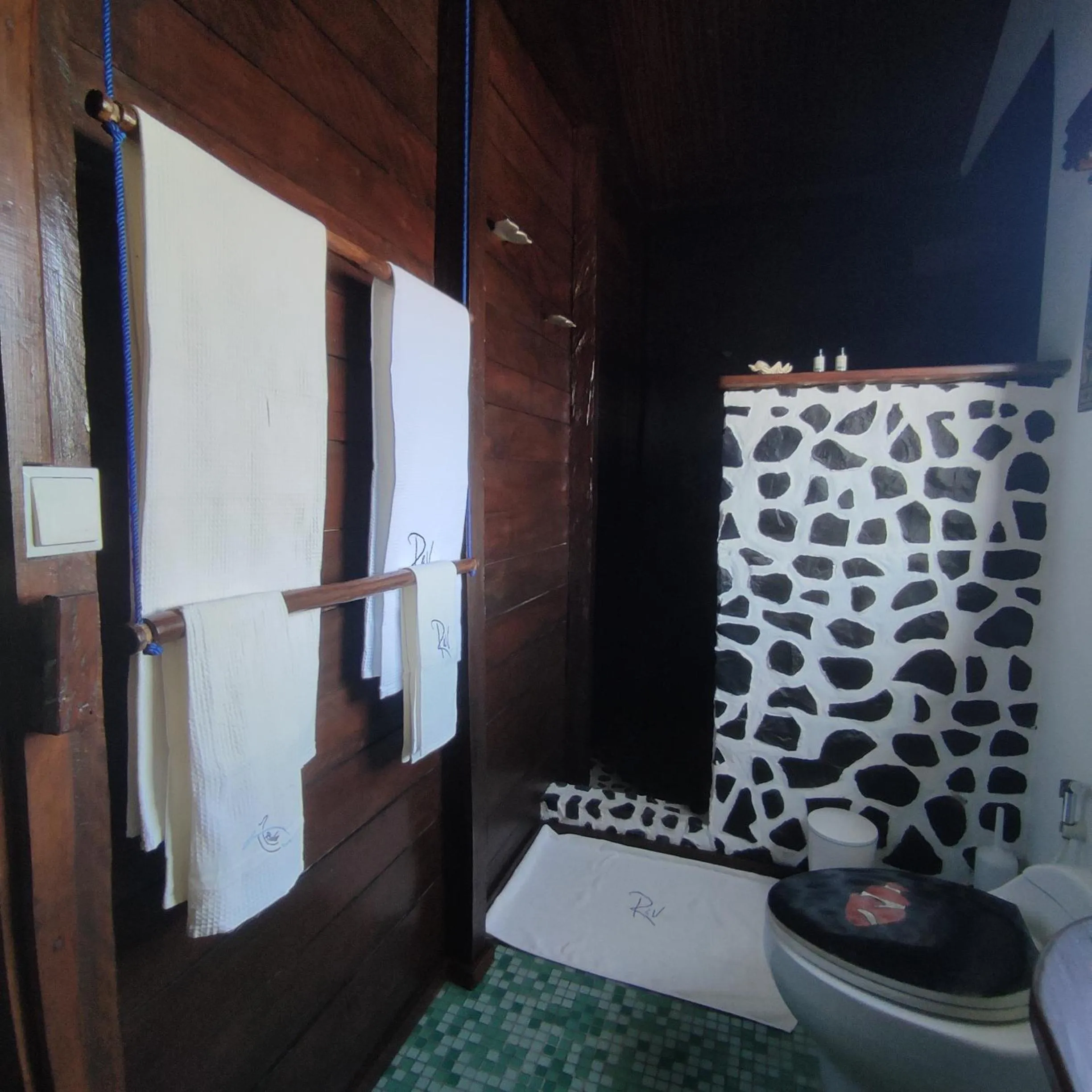 Shower in Hotel Ecolodge Riake Resort & Villa