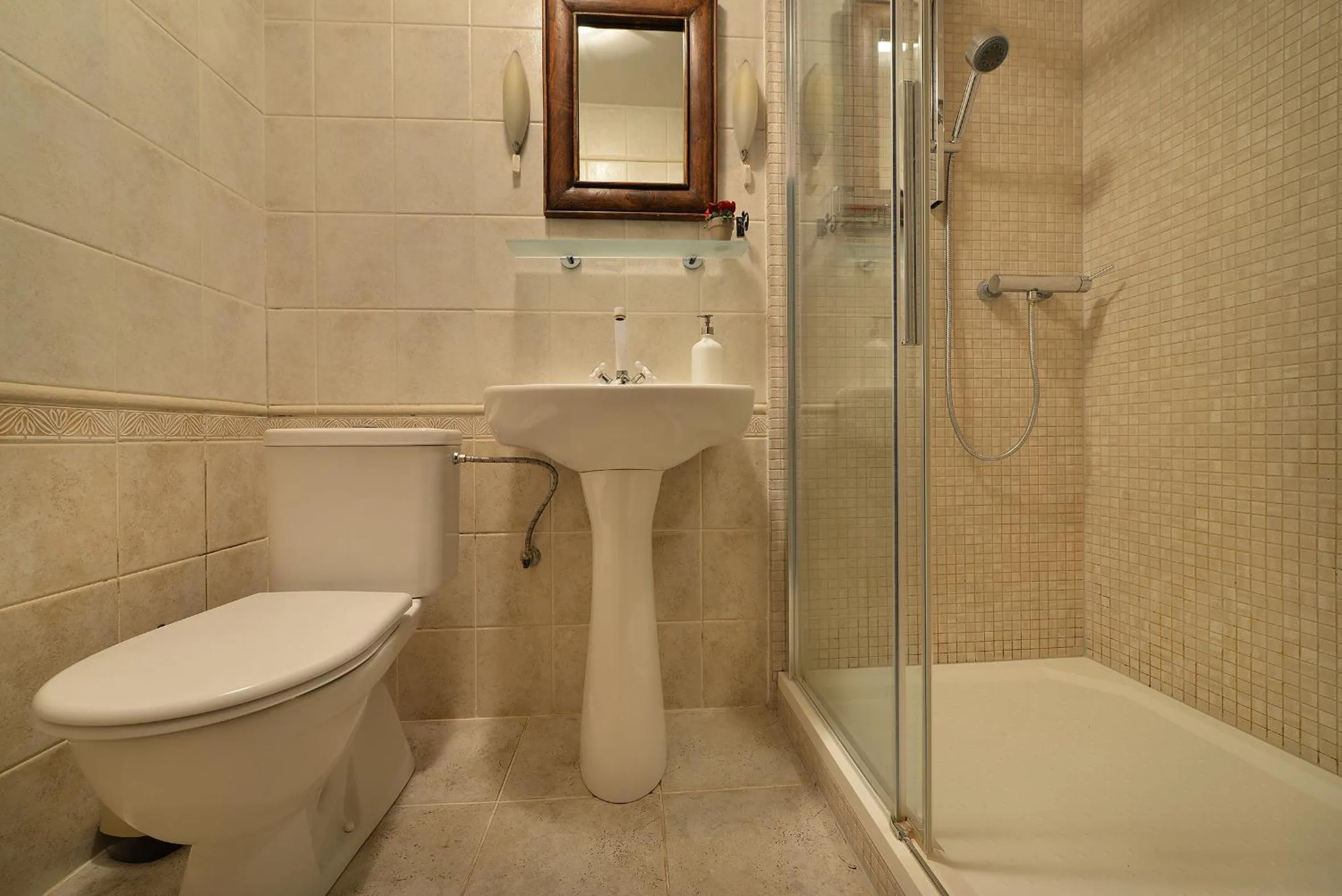 Shower in Chateau Loucen Garden Retreat