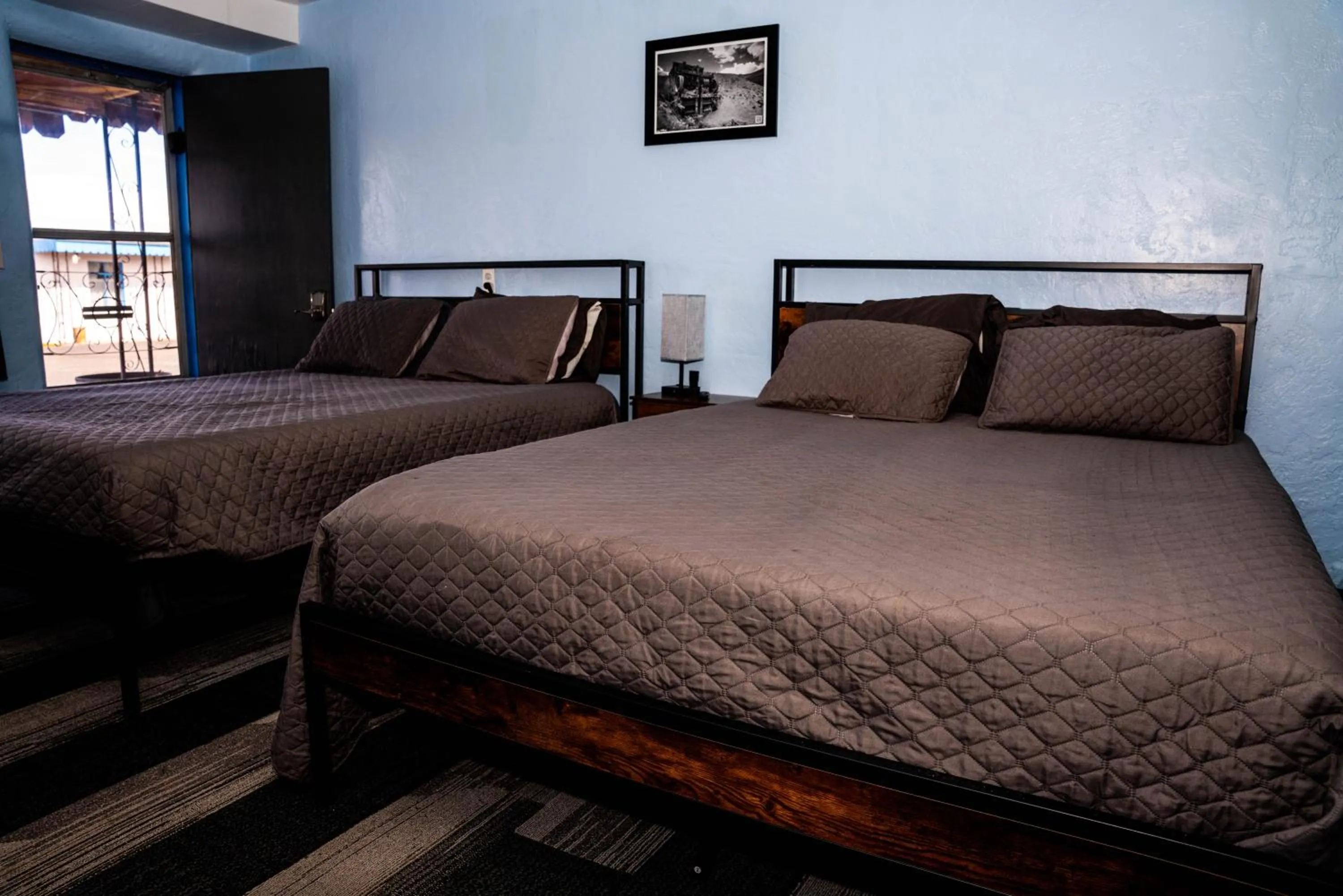 Bedroom, Bed in Maverick Motel