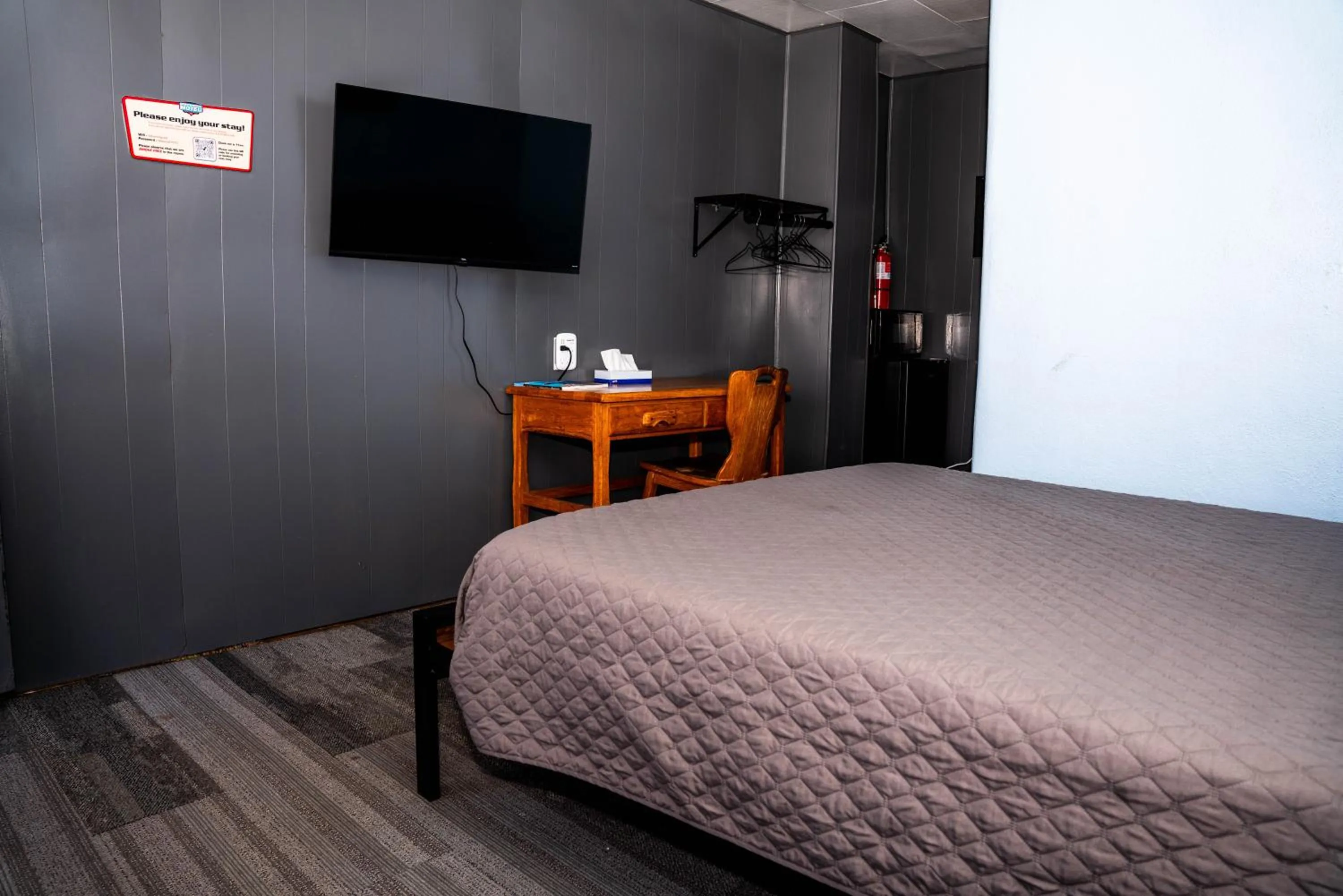 Bedroom, Bed in Maverick Motel