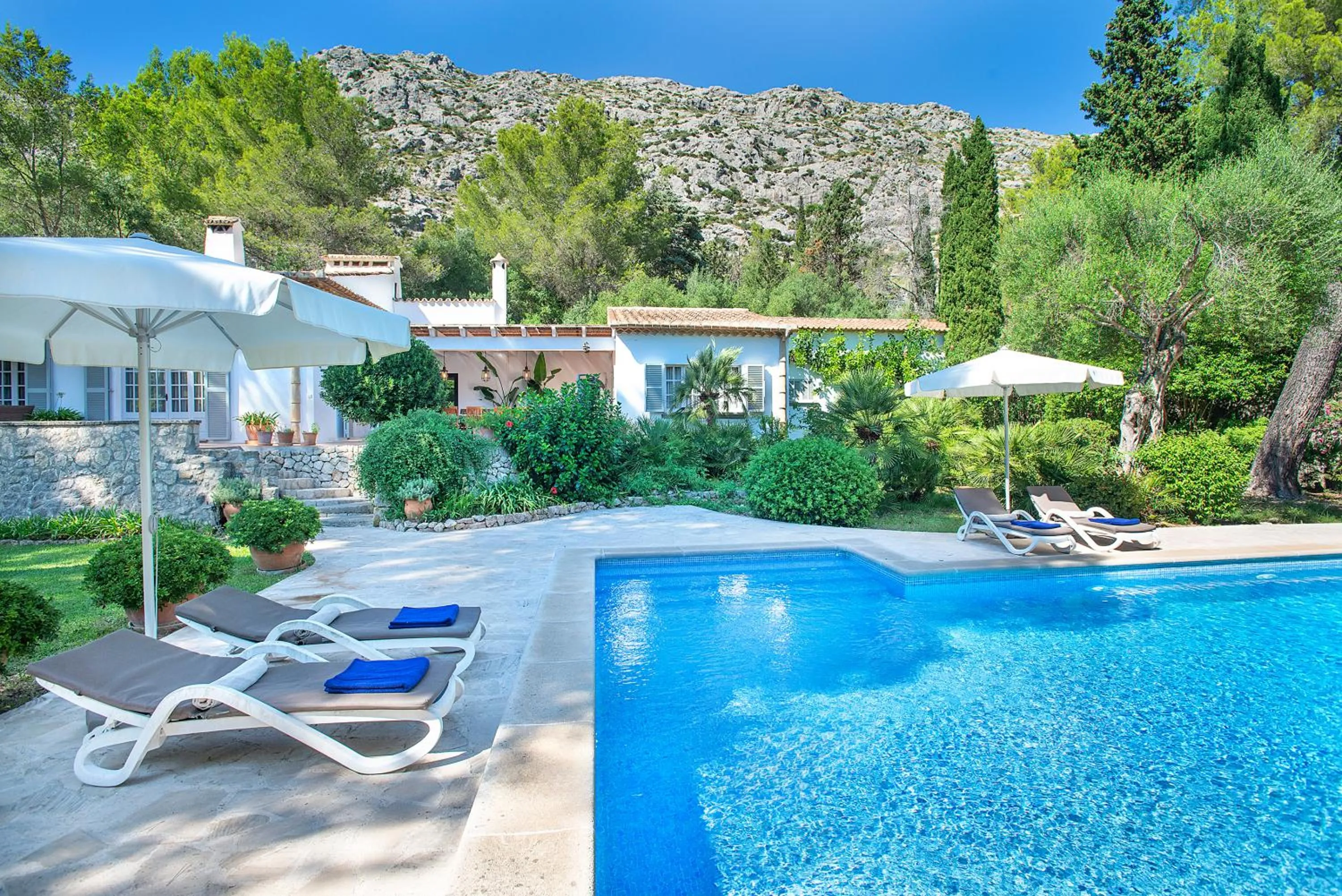Property building in Owl Booking Villa Bella Fonte - Luxury Retreat