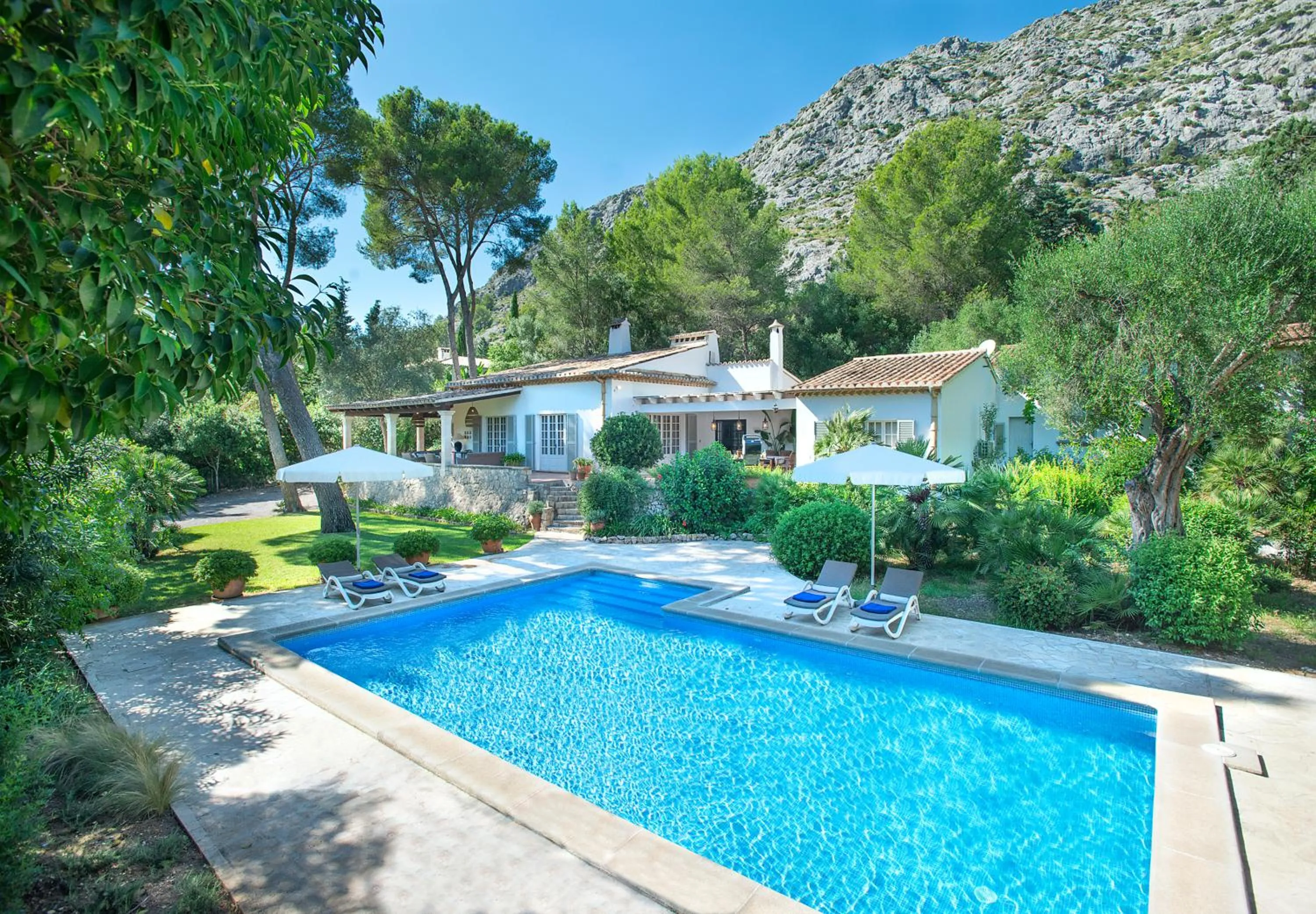 Property building in Owl Booking Villa Bella Fonte - Luxury Retreat