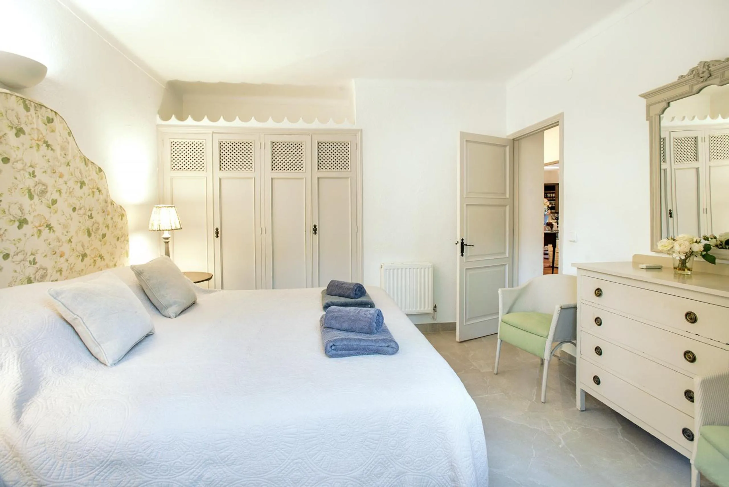 Bed in Owl Booking Villa Bella Fonte - Luxury Retreat