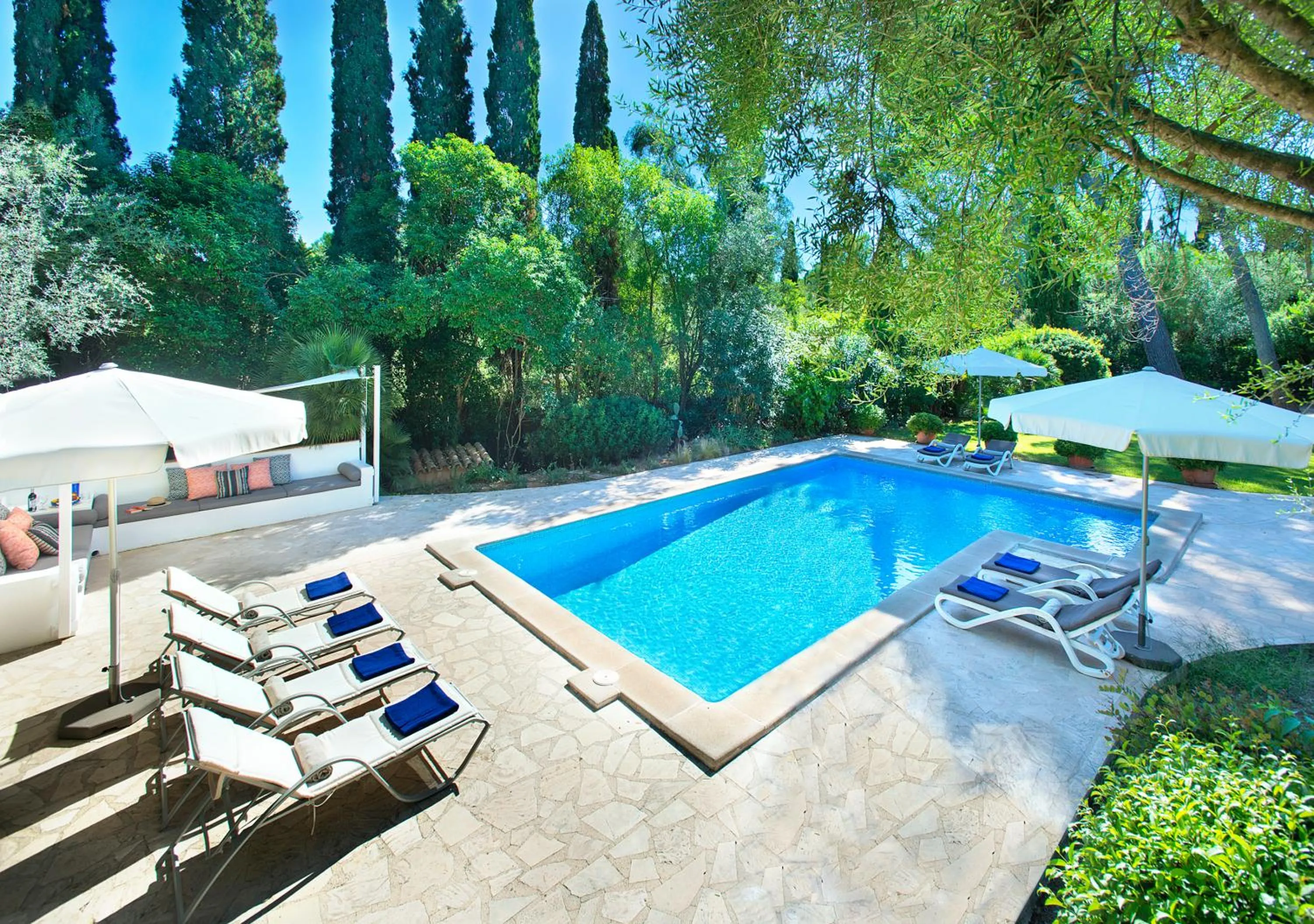 Patio in Owl Booking Villa Bella Fonte - Luxury Retreat