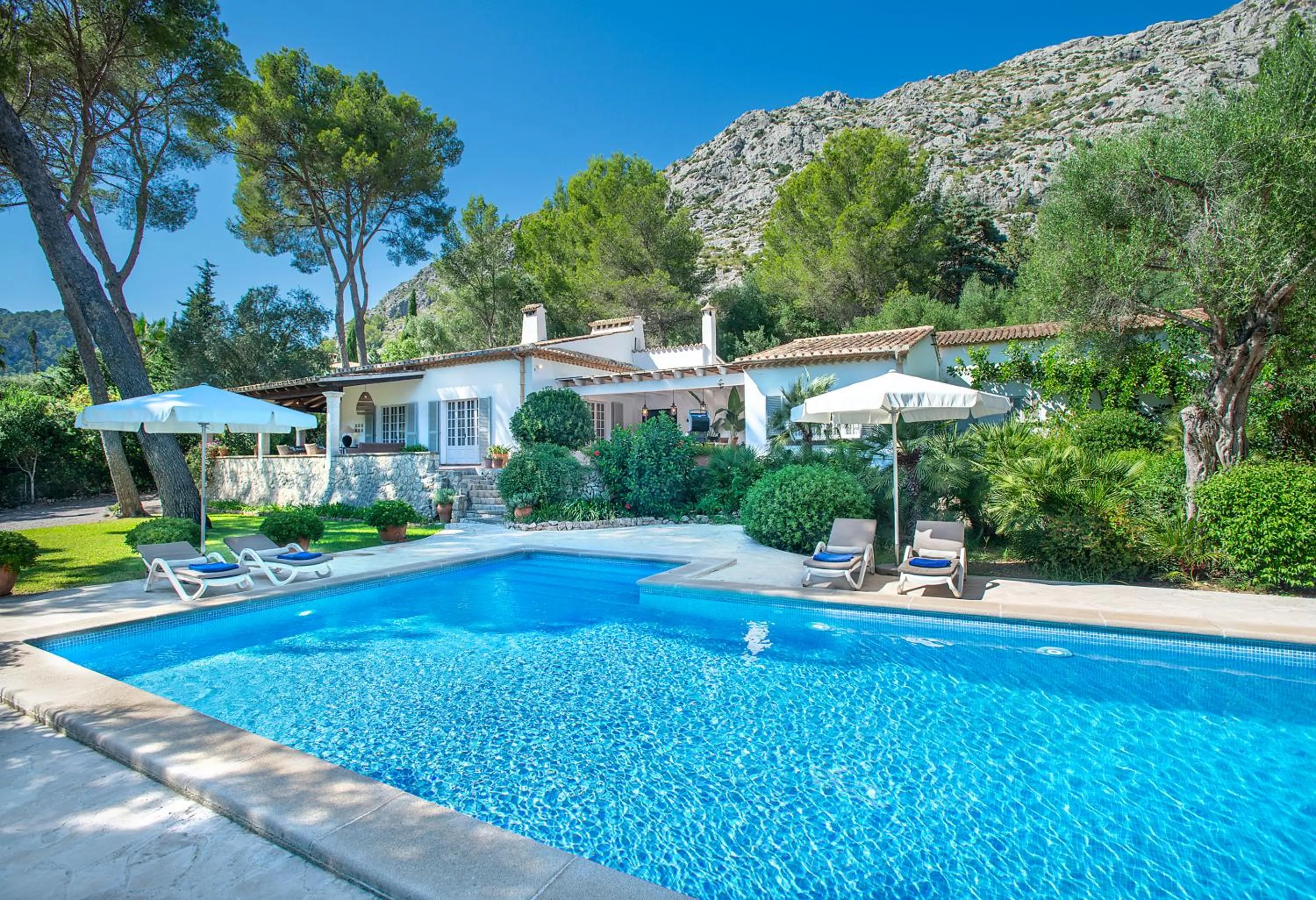 Property building in Owl Booking Villa Bella Fonte - Luxury Retreat
