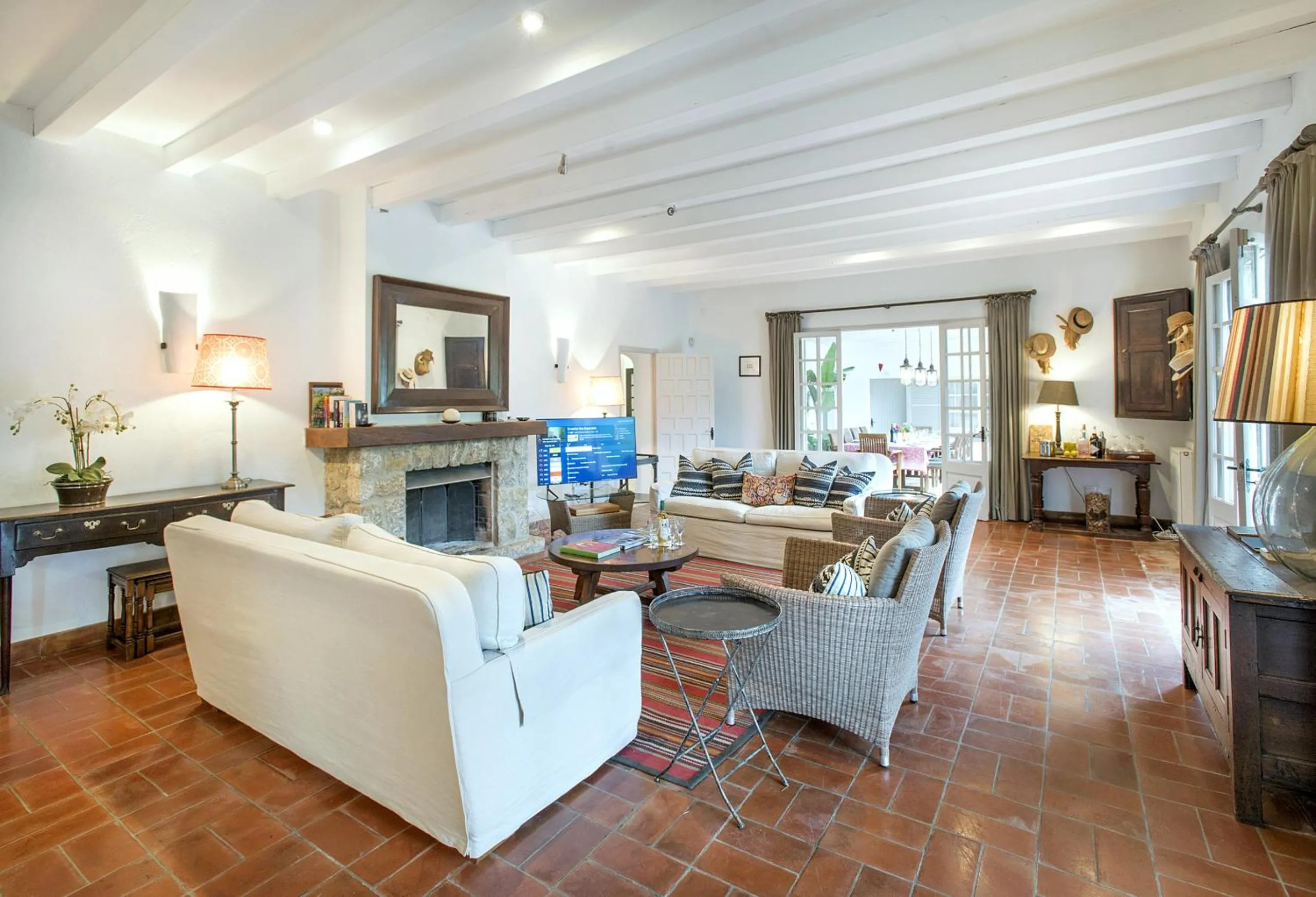 Communal lounge/ TV room in Owl Booking Villa Bella Fonte - Luxury Retreat