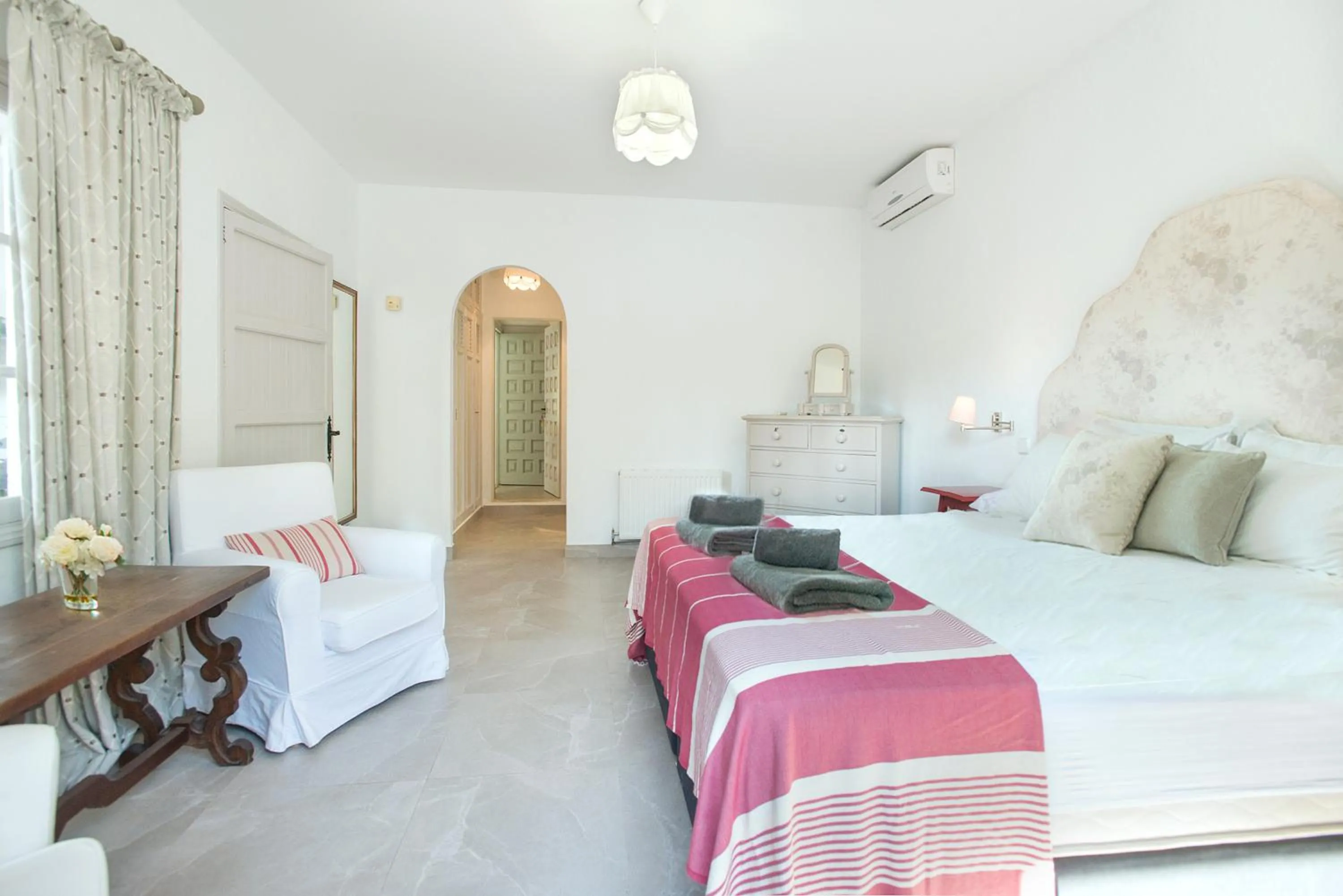 Bed in Owl Booking Villa Bella Fonte - Luxury Retreat