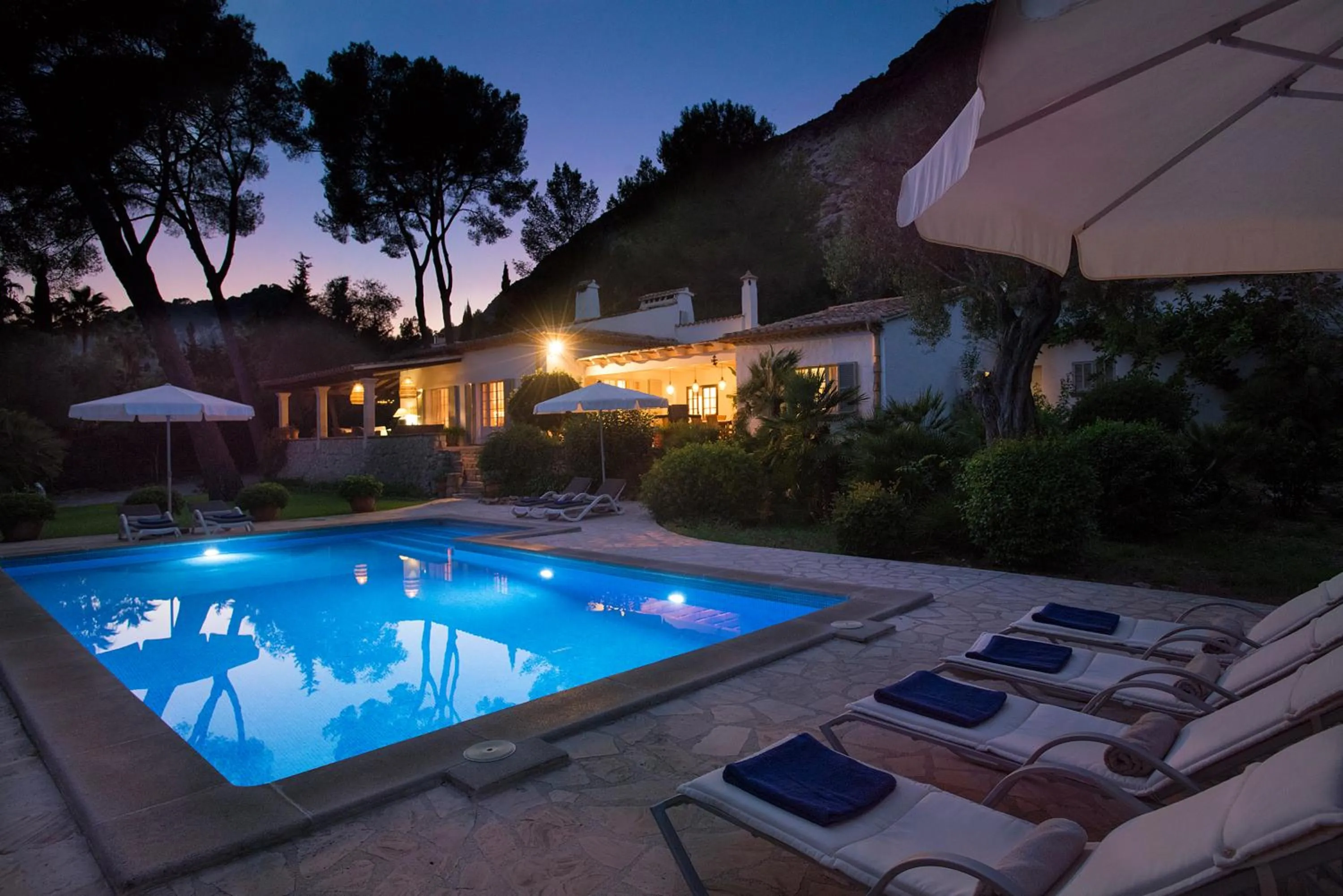 Property building in Owl Booking Villa Bella Fonte - Luxury Retreat