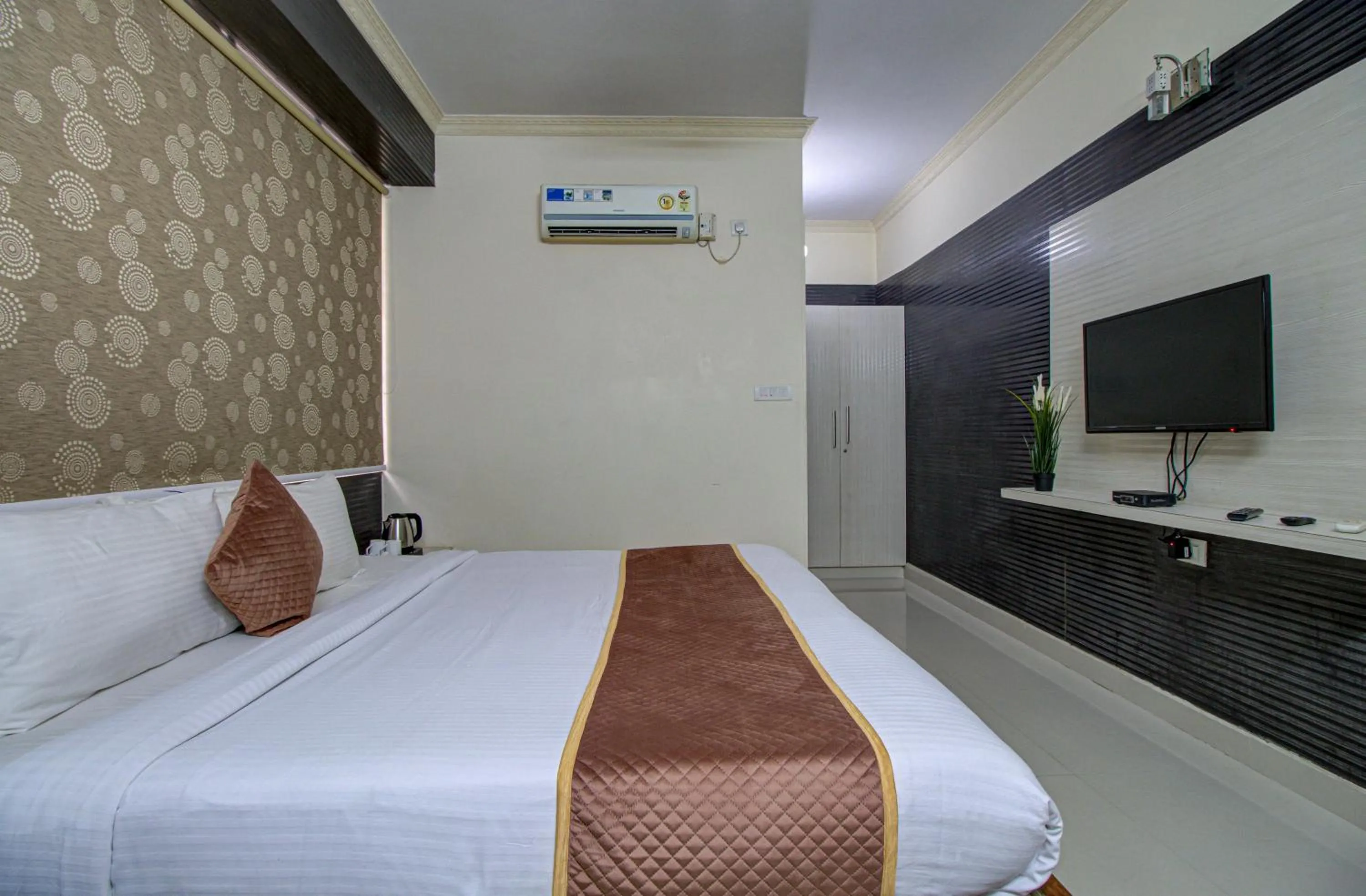 Bed in Hotel Royal Classio, Bangalore