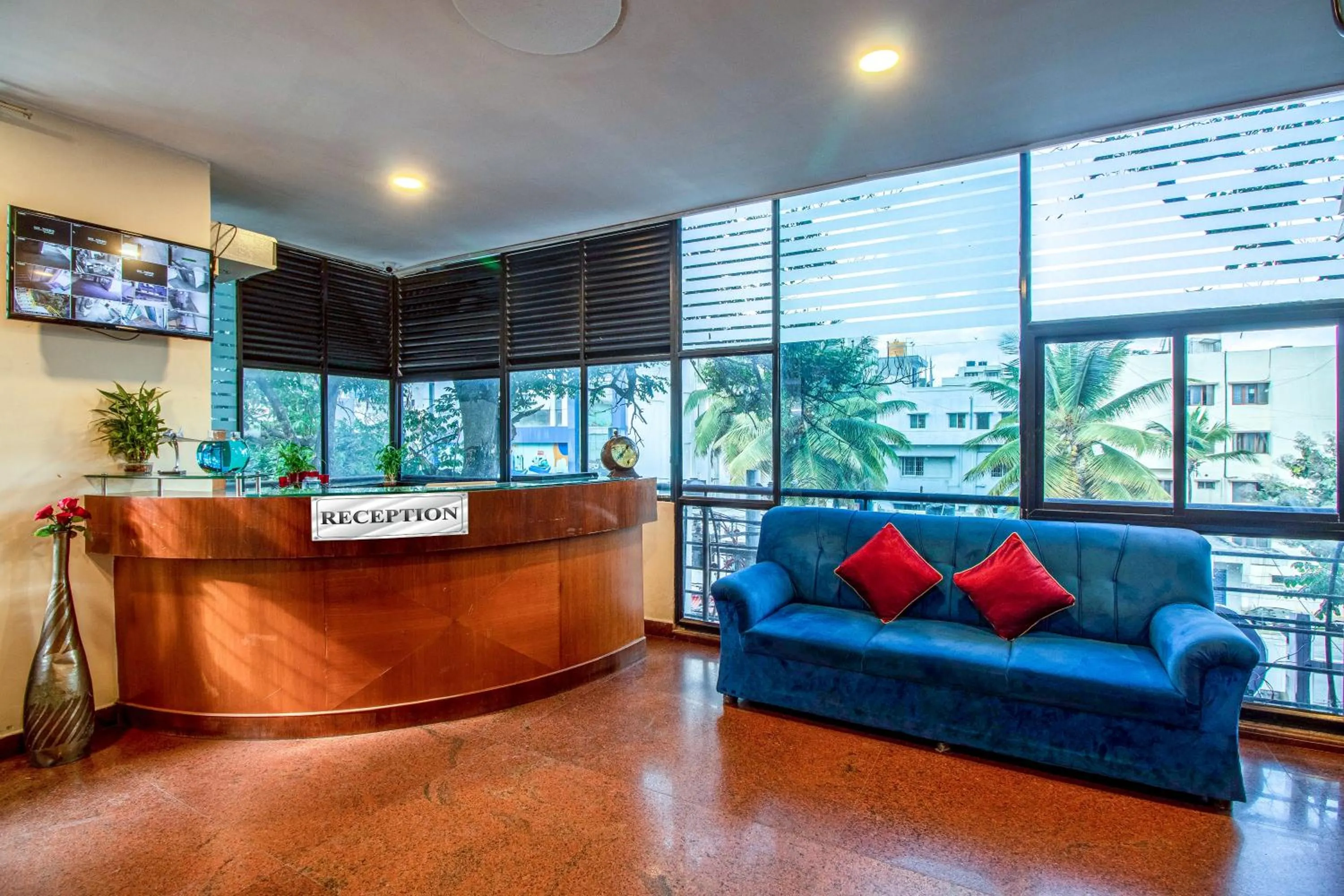 Lobby or reception in Hotel Royal Classio, Bangalore