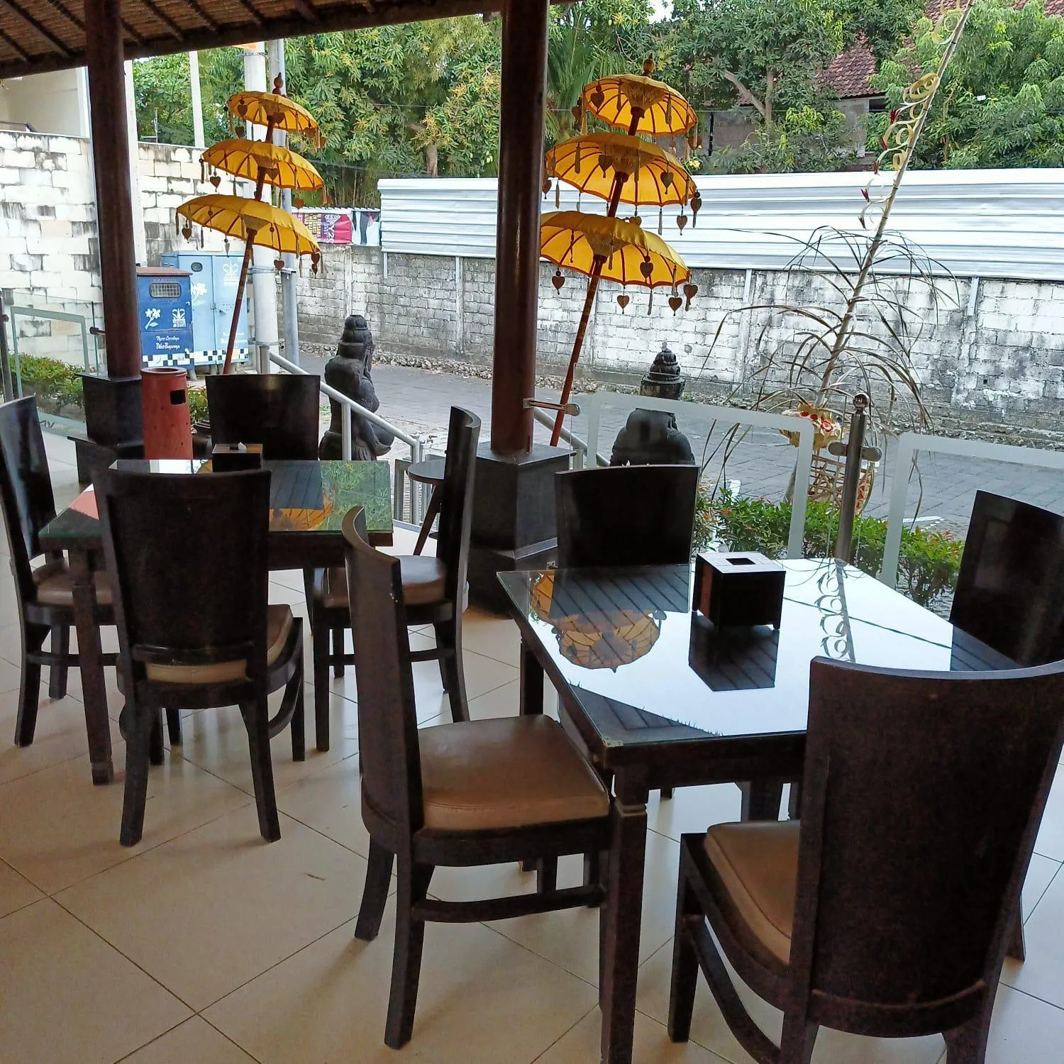Restaurant/Places to Eat in Ozz Hotel Kuta Bali