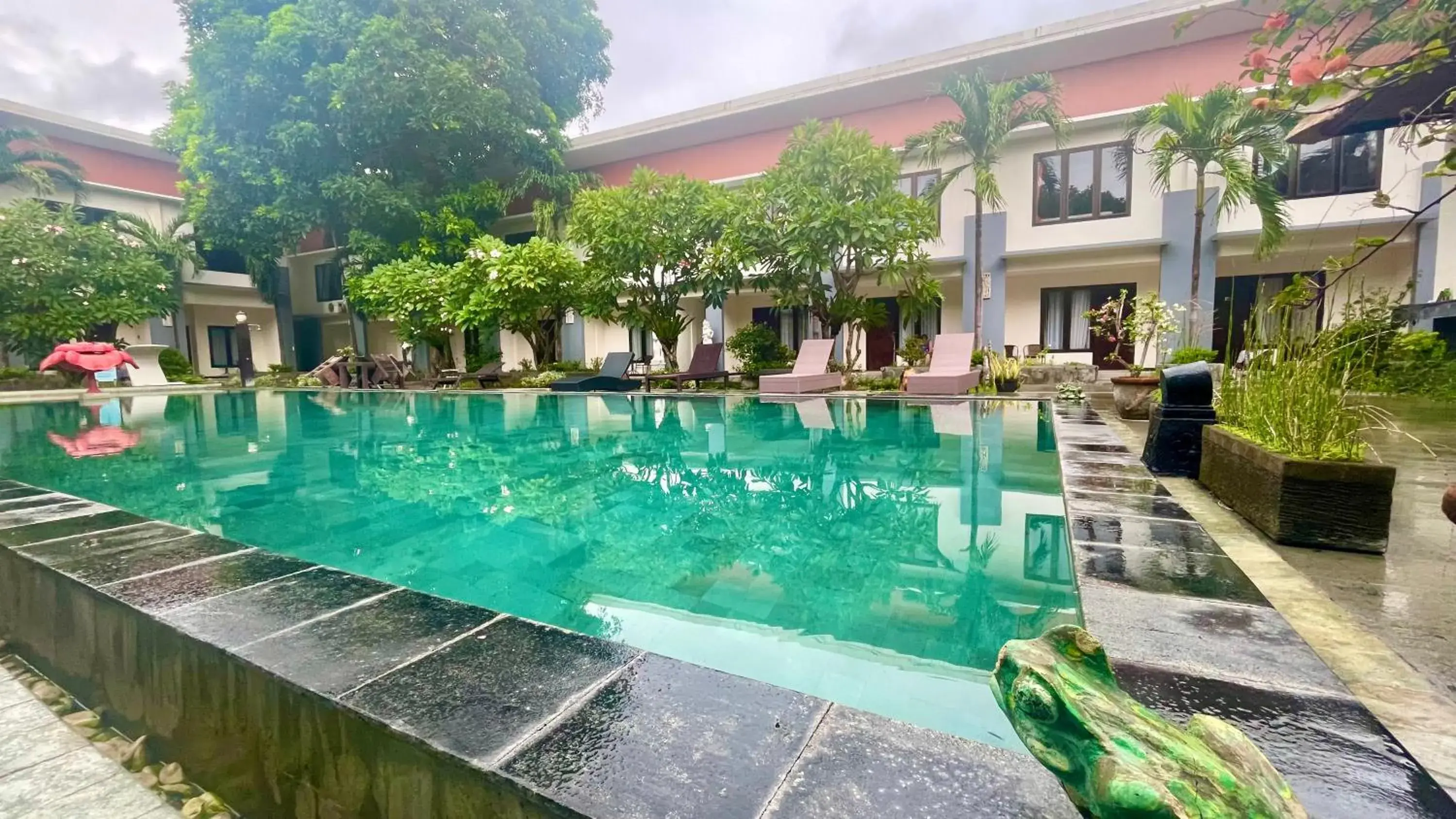 Swimming Pool in Ozz Hotel Kuta Bali