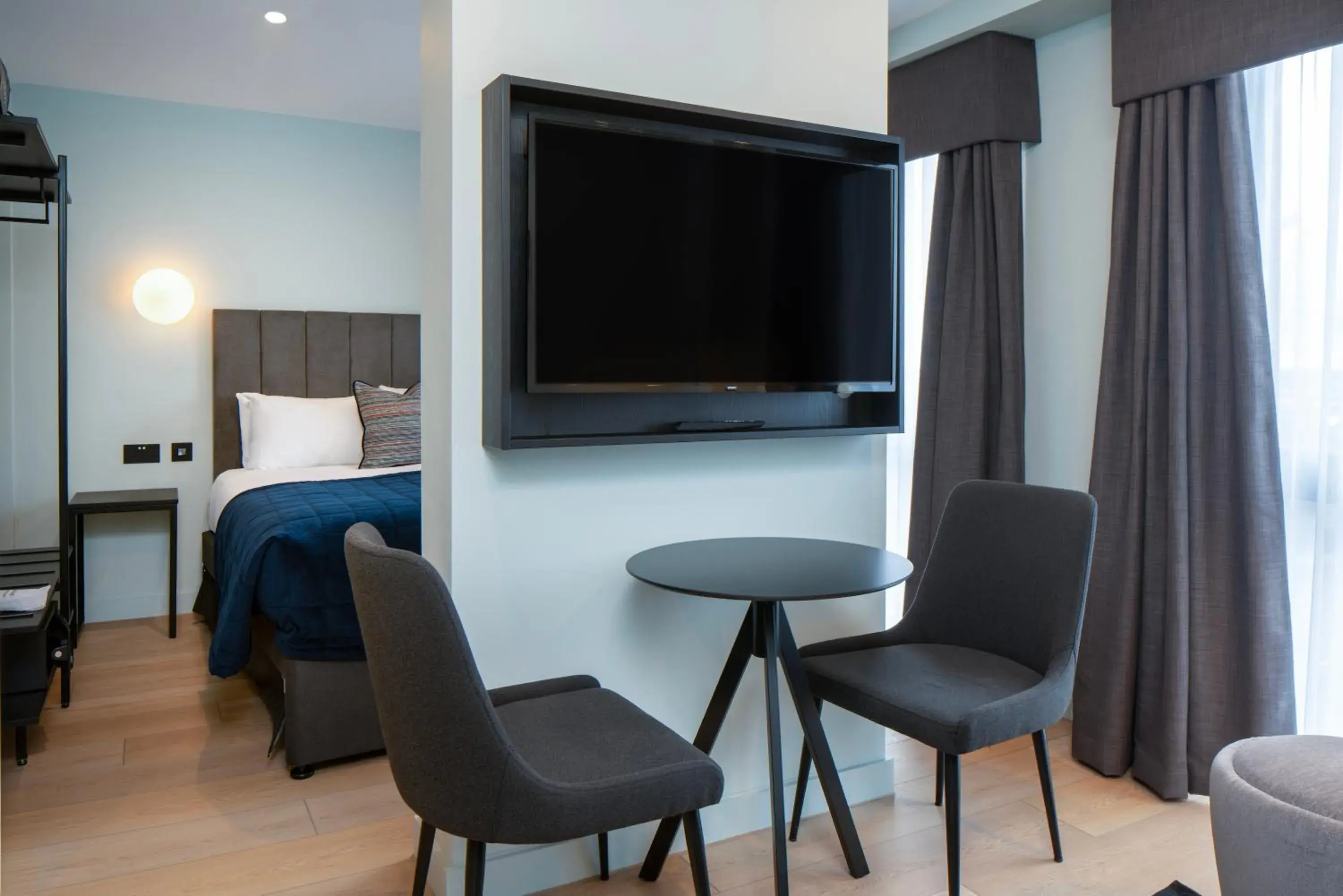 TV and multimedia, Bed in Aparthotel Birmingham TV and multimedia, Bed in Aparthotel Birmingham