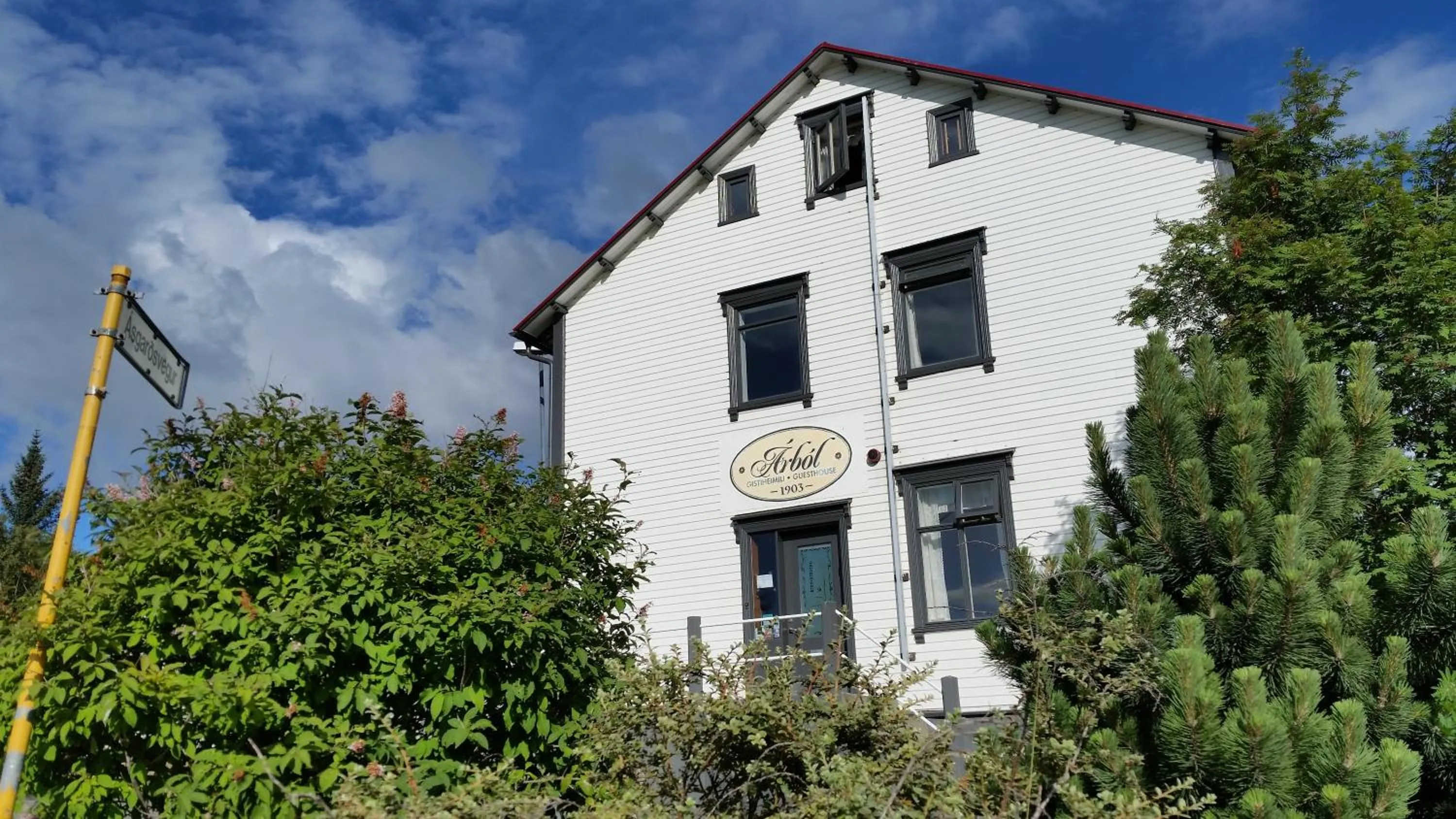 Facade/entrance in Árból Guesthouse