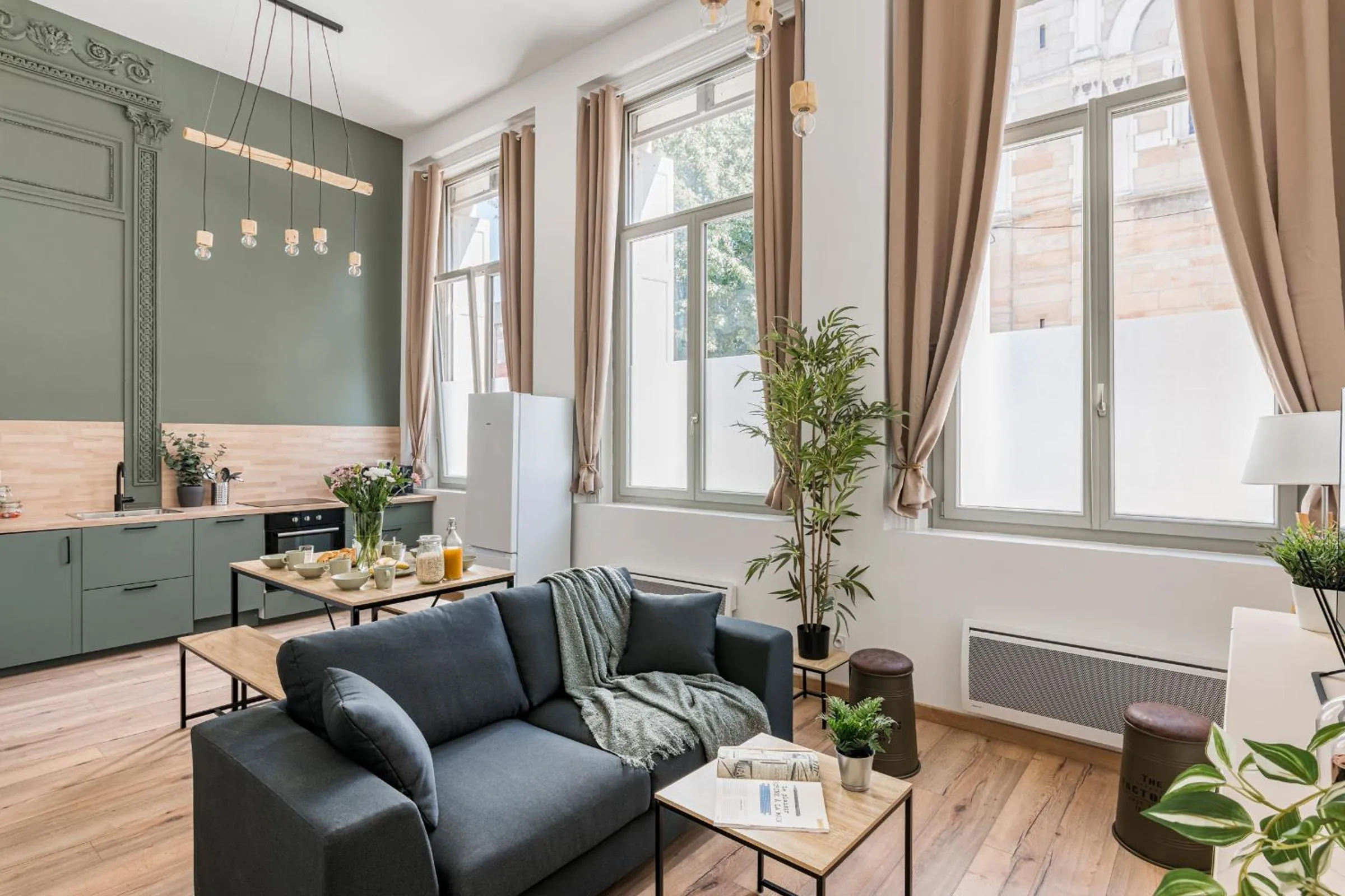 Three-Bedroom Apartment in Charmant & spacieux appartement en cœur de ville