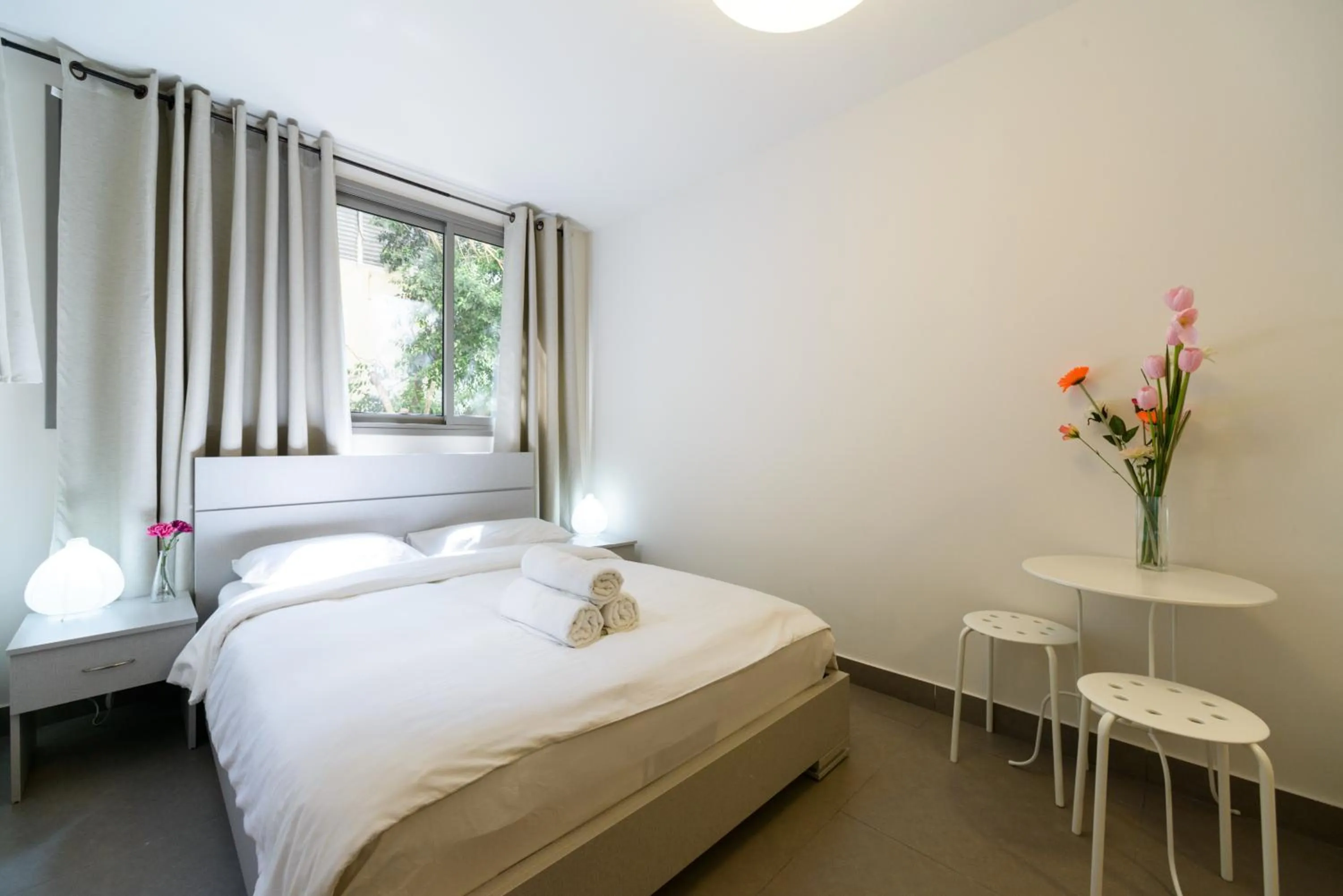 Bed in Dizengoff Inn Apartments