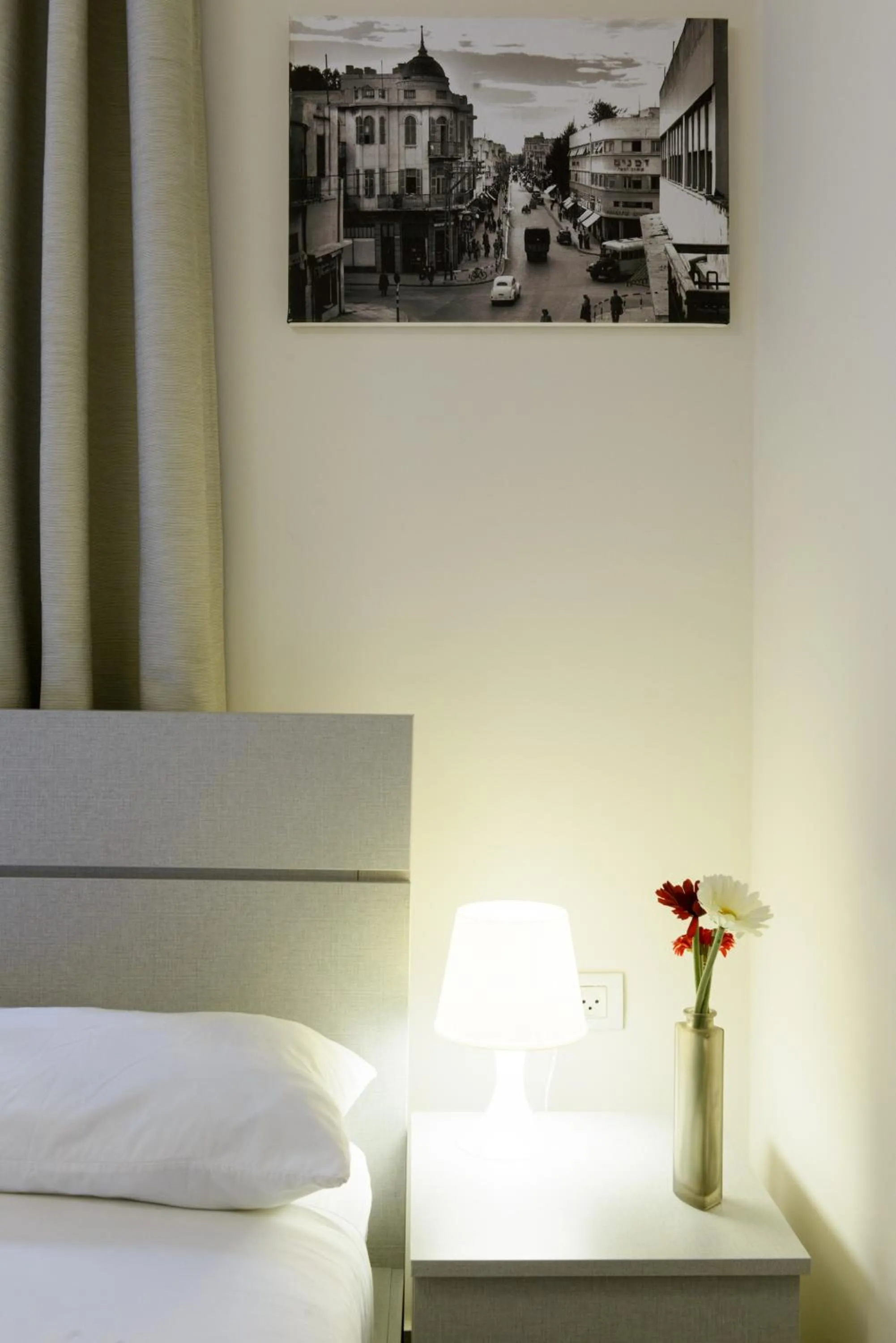 Bed in Dizengoff Inn Apartments