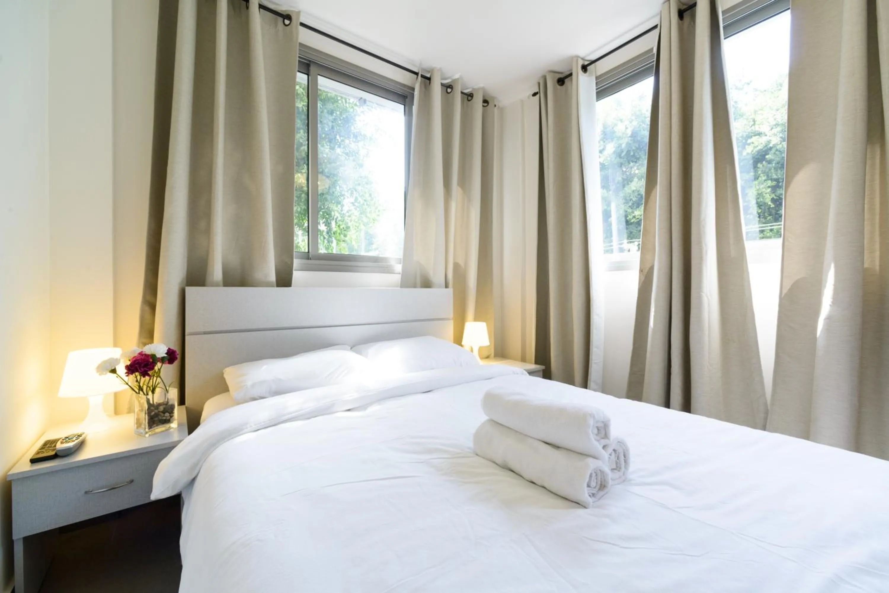 Bed in Dizengoff Inn Apartments