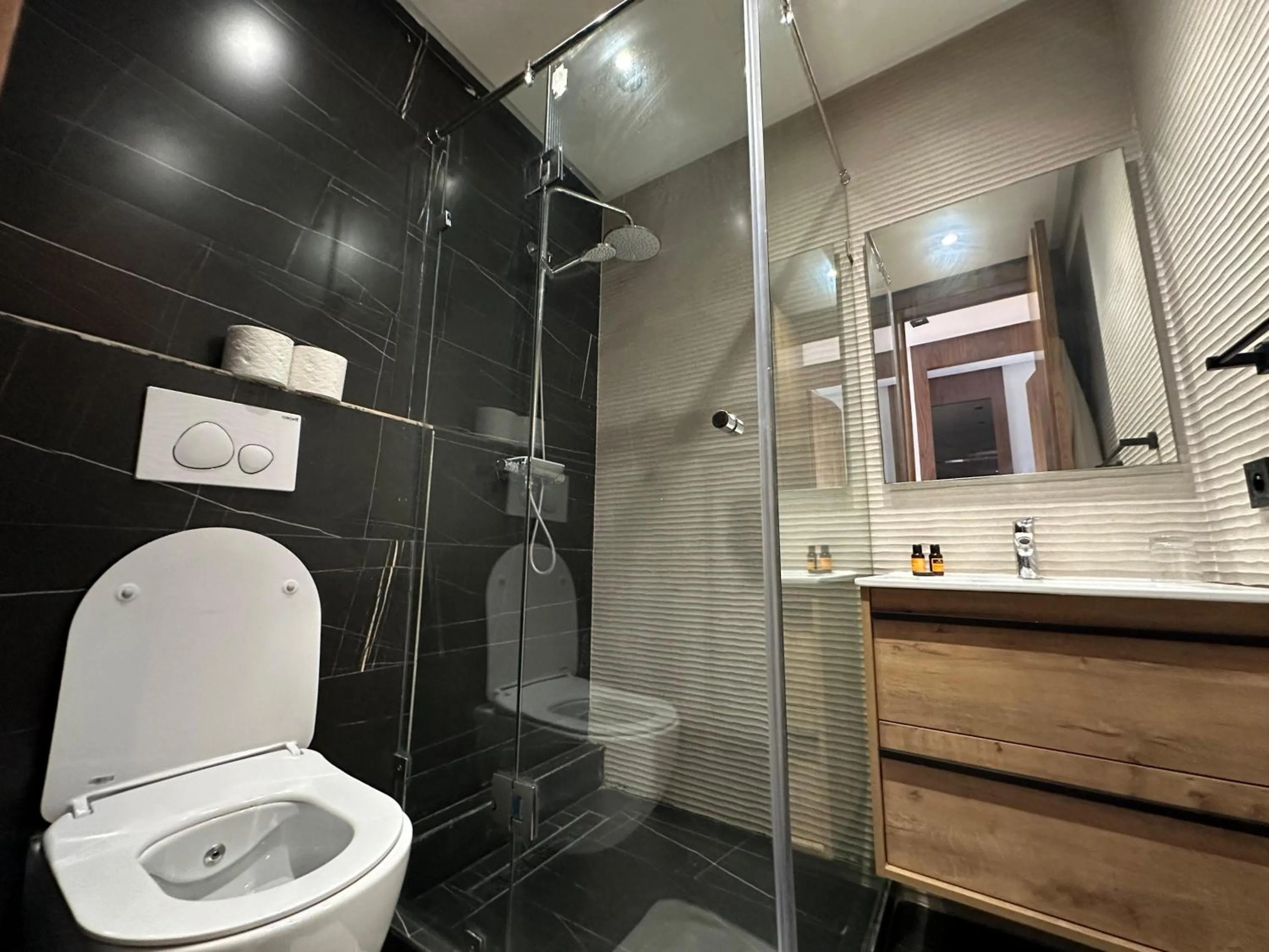 Les Joyeux Luxury Suites & Appart