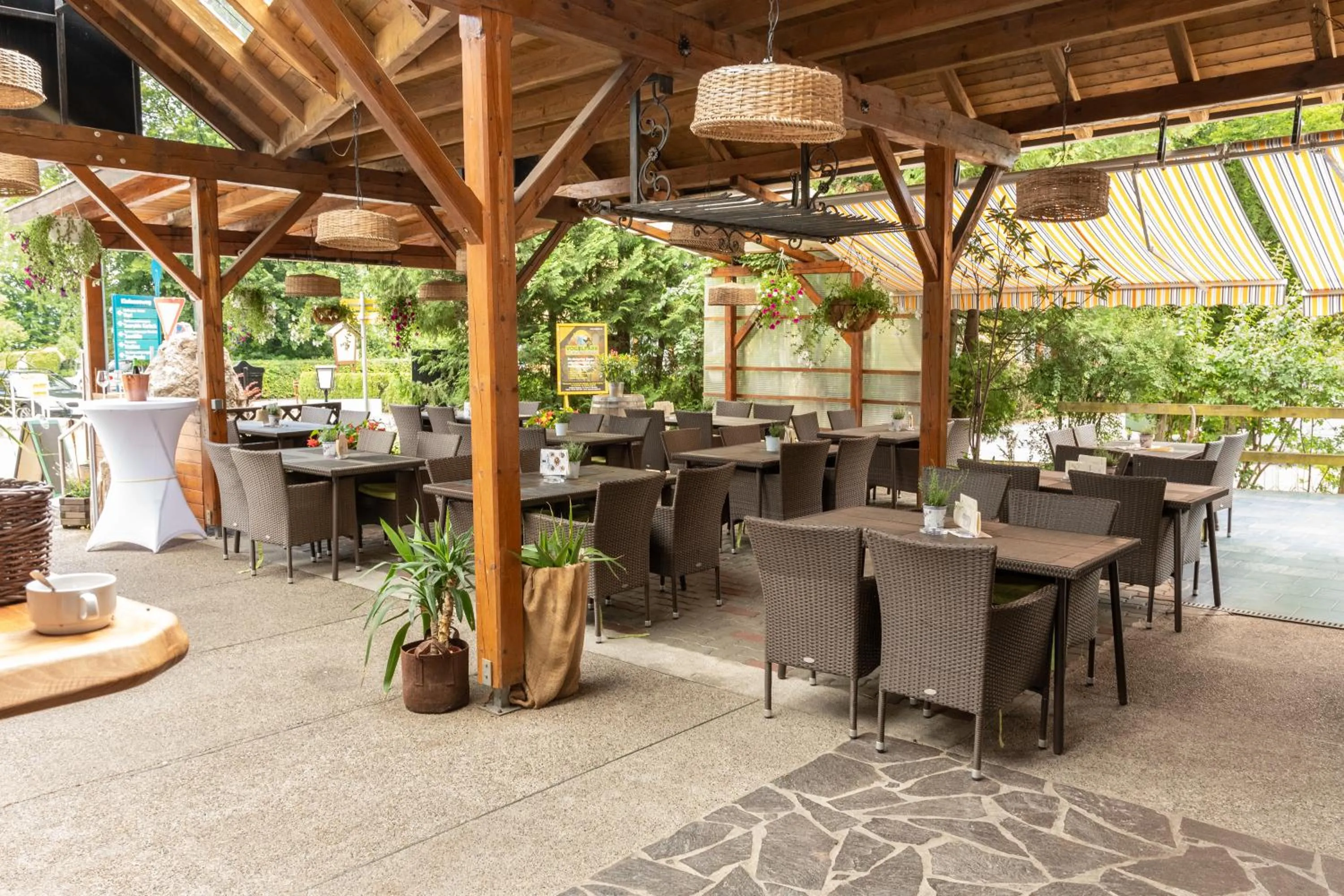 Restaurant/places to eat in Seelacherhof