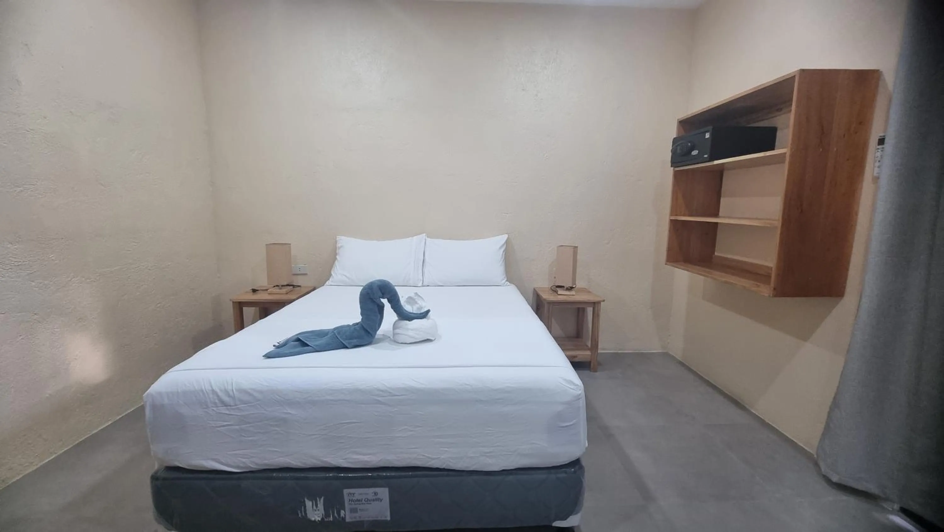 Bedroom, Bed in Tiki Bantayan Cebu Tourist Inn Inc