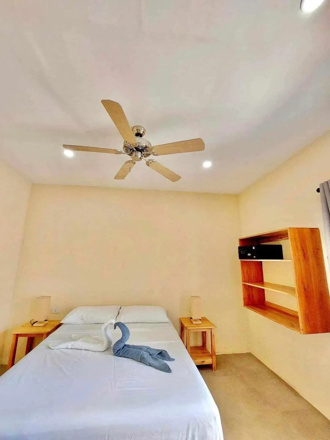 TV and multimedia, Bed in Tiki Bantayan Cebu Tourist Inn Inc