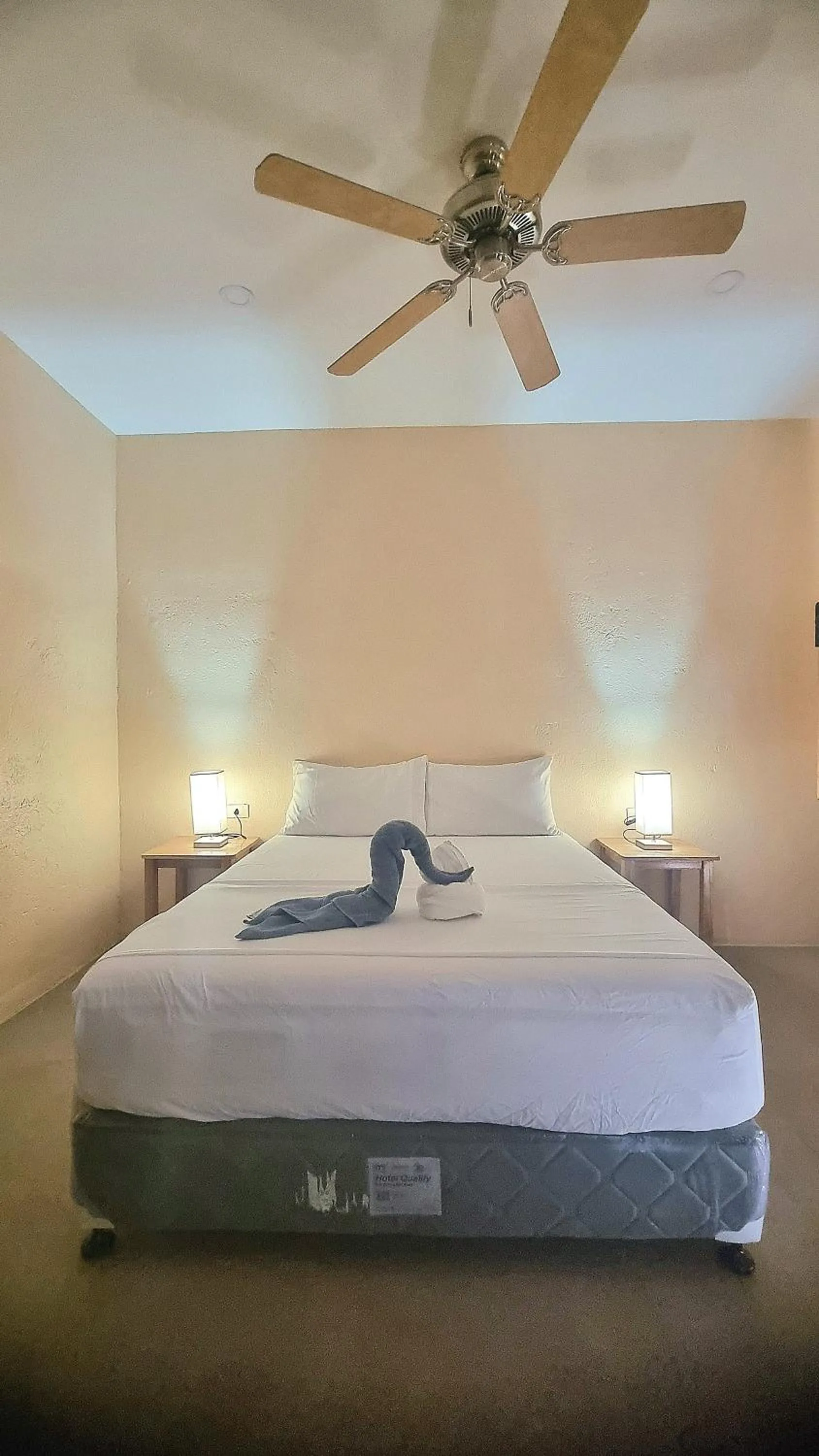 Bedroom, Bed in Tiki Bantayan Cebu Tourist Inn Inc