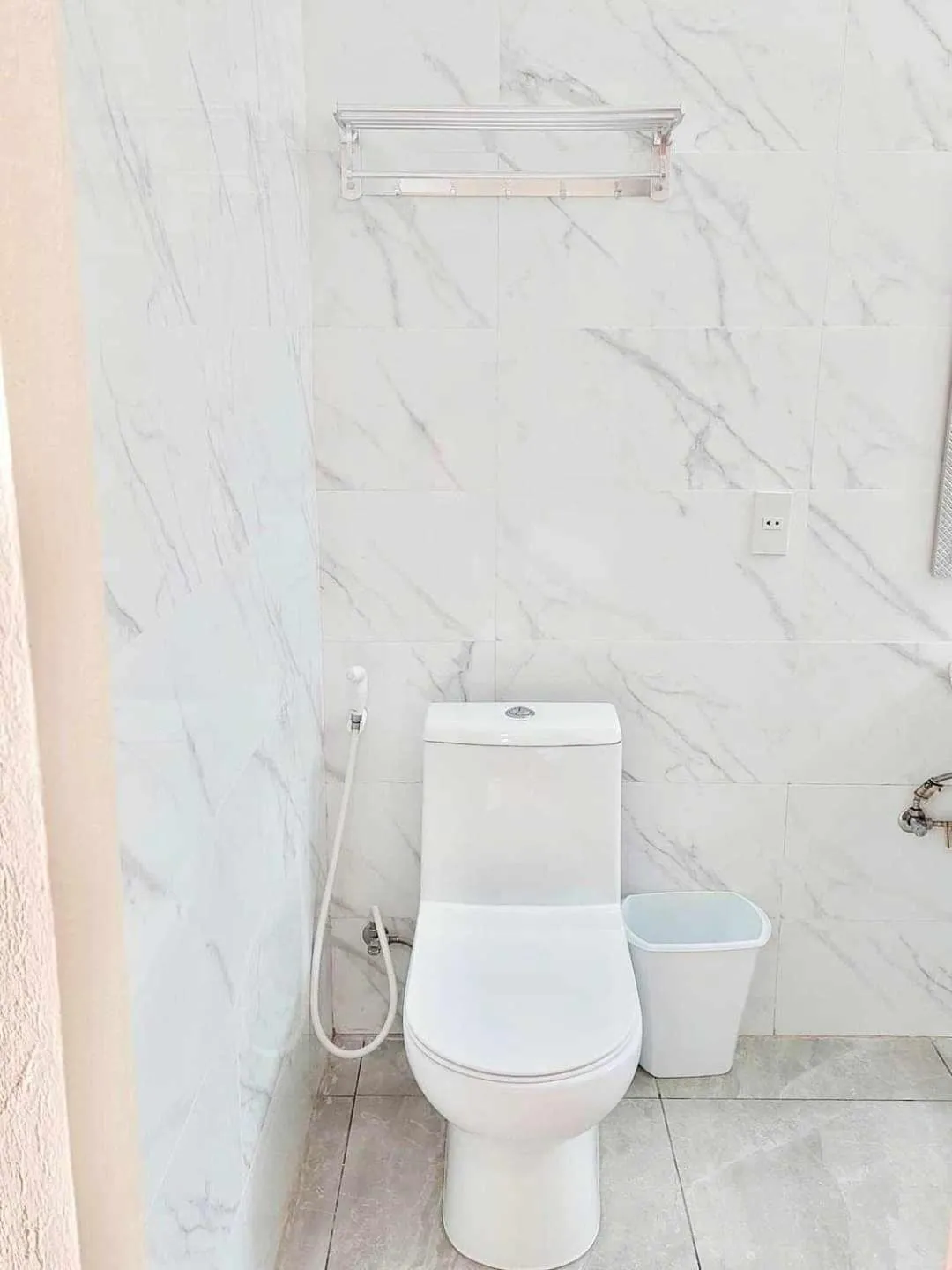 Toilet in Tiki Bantayan Cebu Tourist Inn Inc