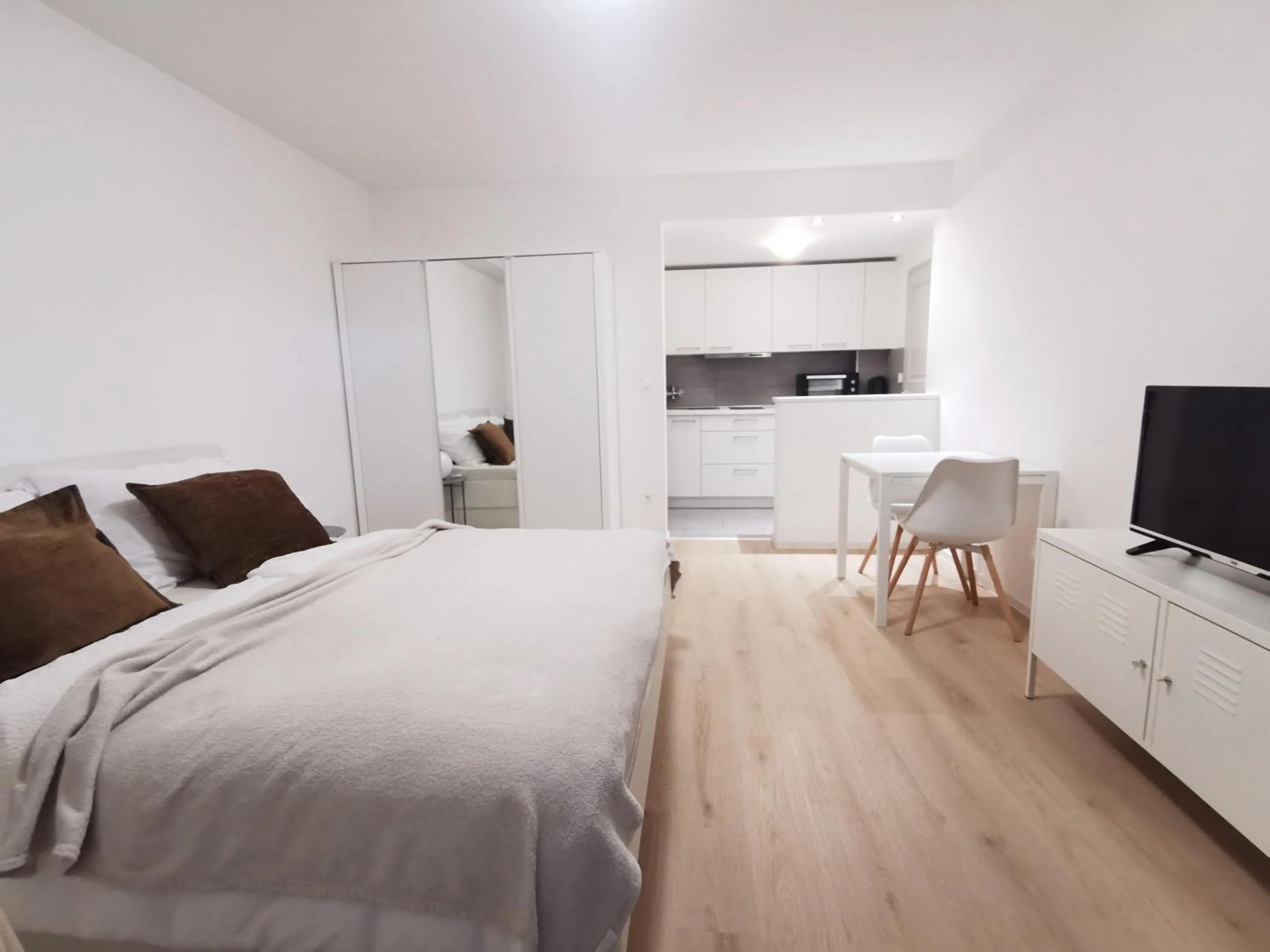Bed in Apartments Bassanese