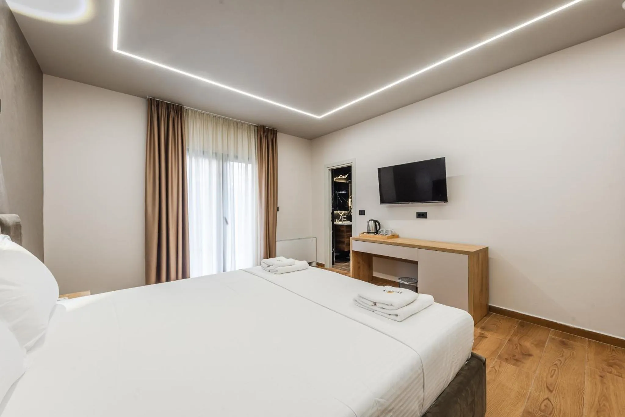 Bed in Relax Inn Hotel Durres