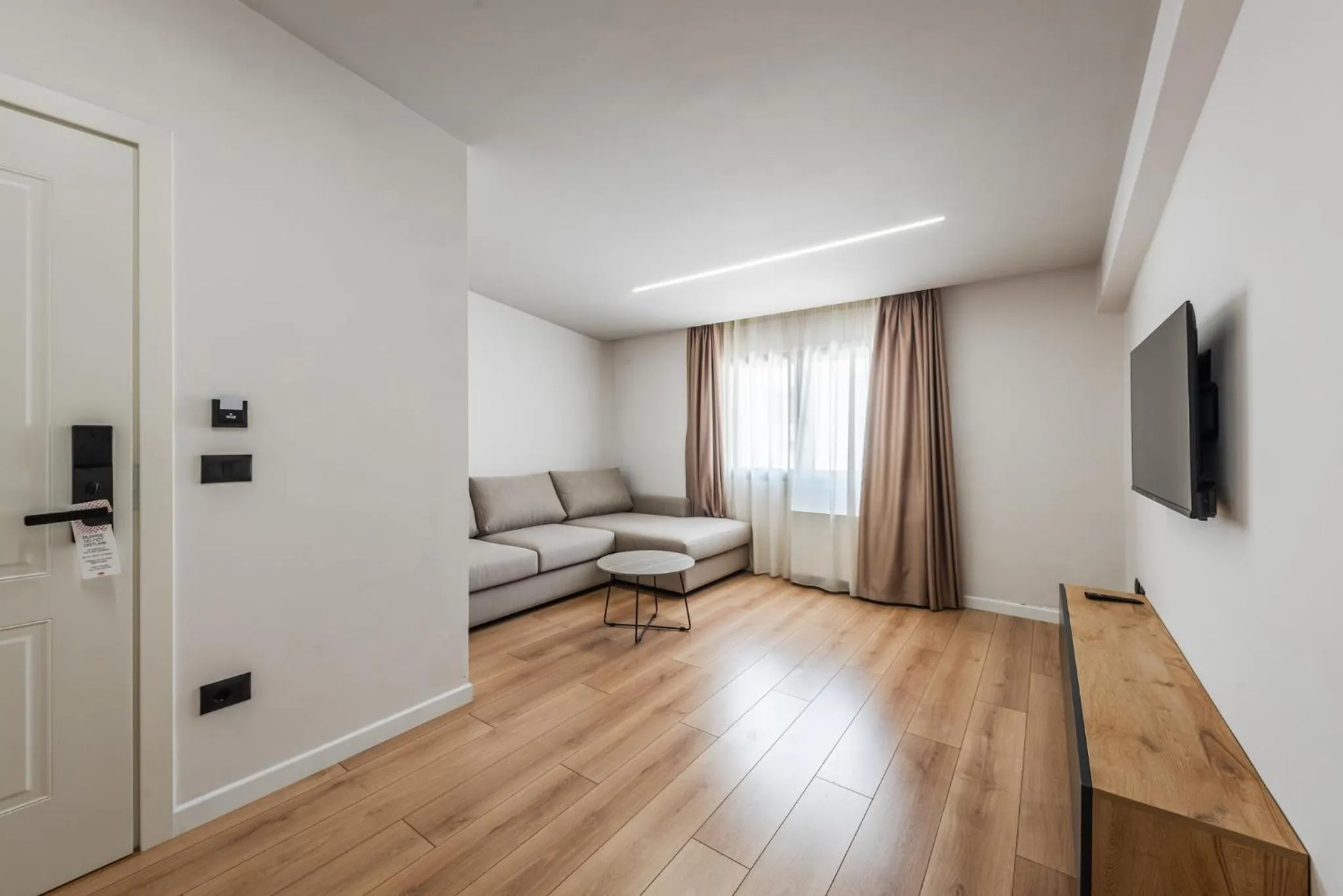 Communal lounge/ TV room in Relax Inn Hotel Durres